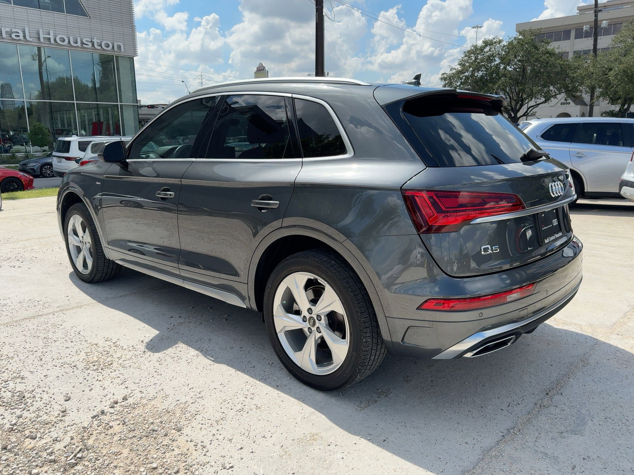 2023 Audi Q5 S line Premium Plus photo 2
