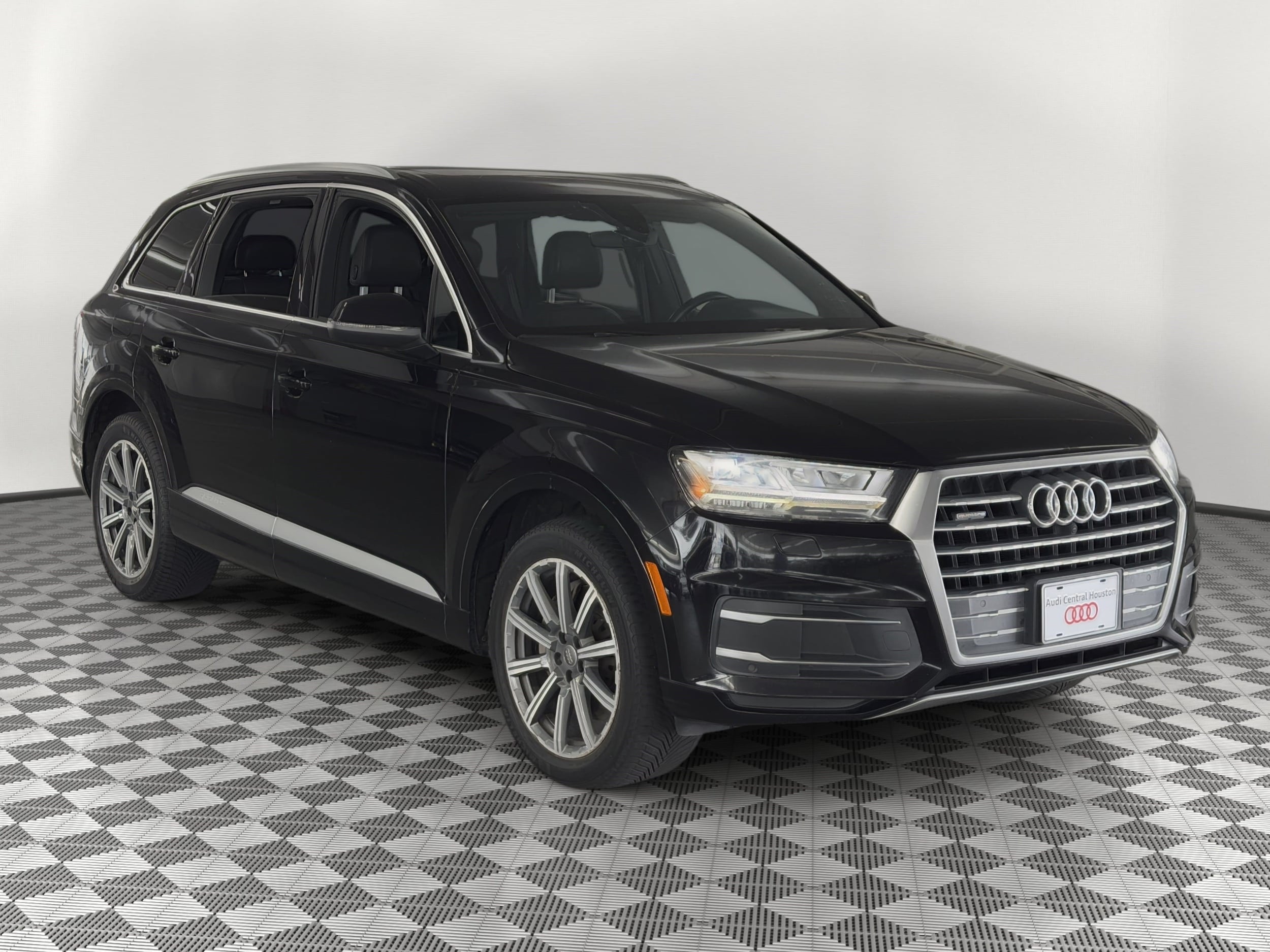 Q7 Premium Plus SUV