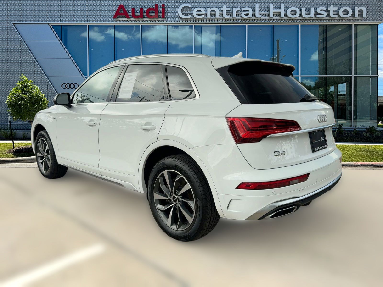 2024 Audi Q5 S line Premium Plus photo 2