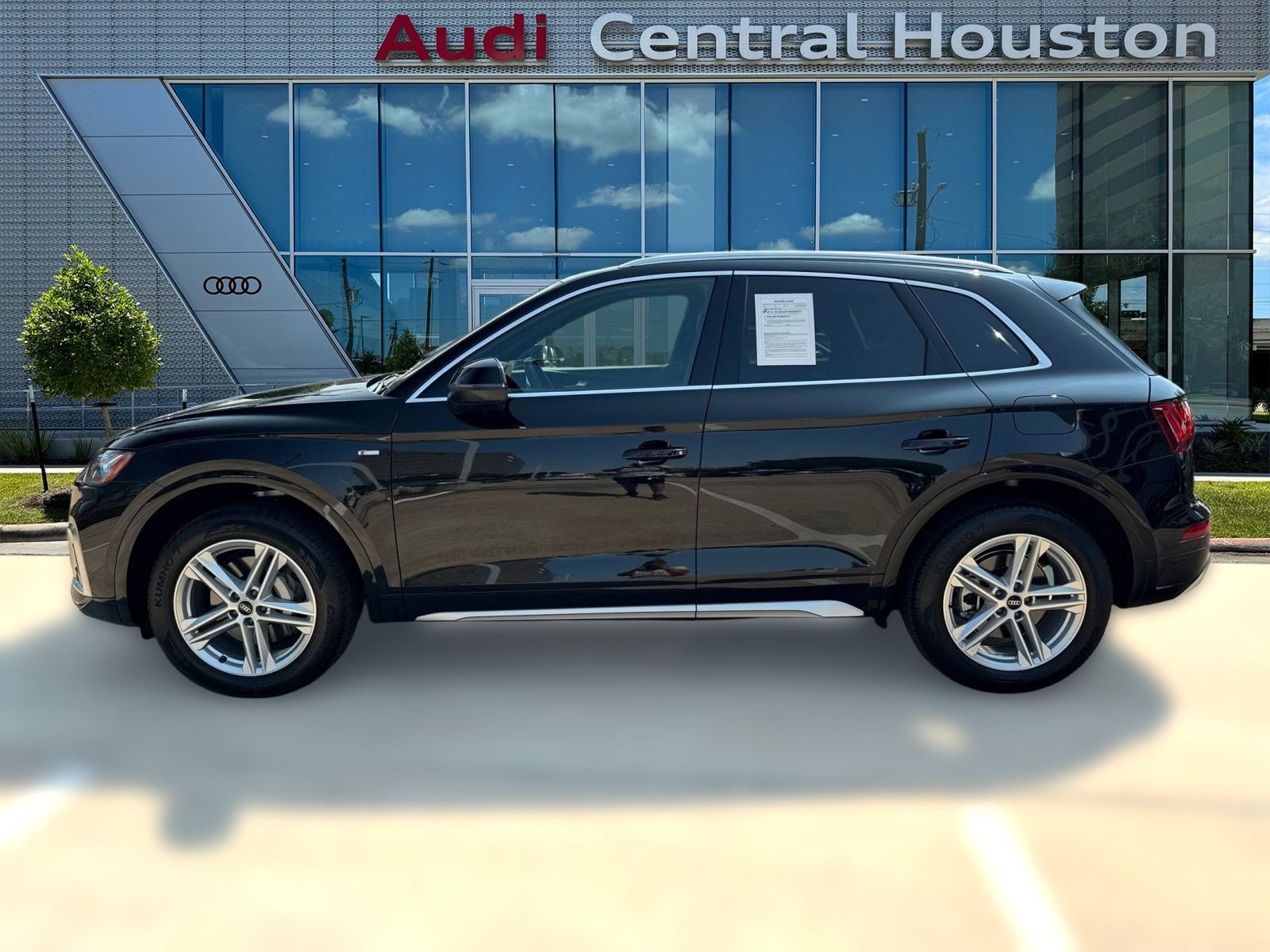 2025 Audi Q5 S line Premium Plus photo 2