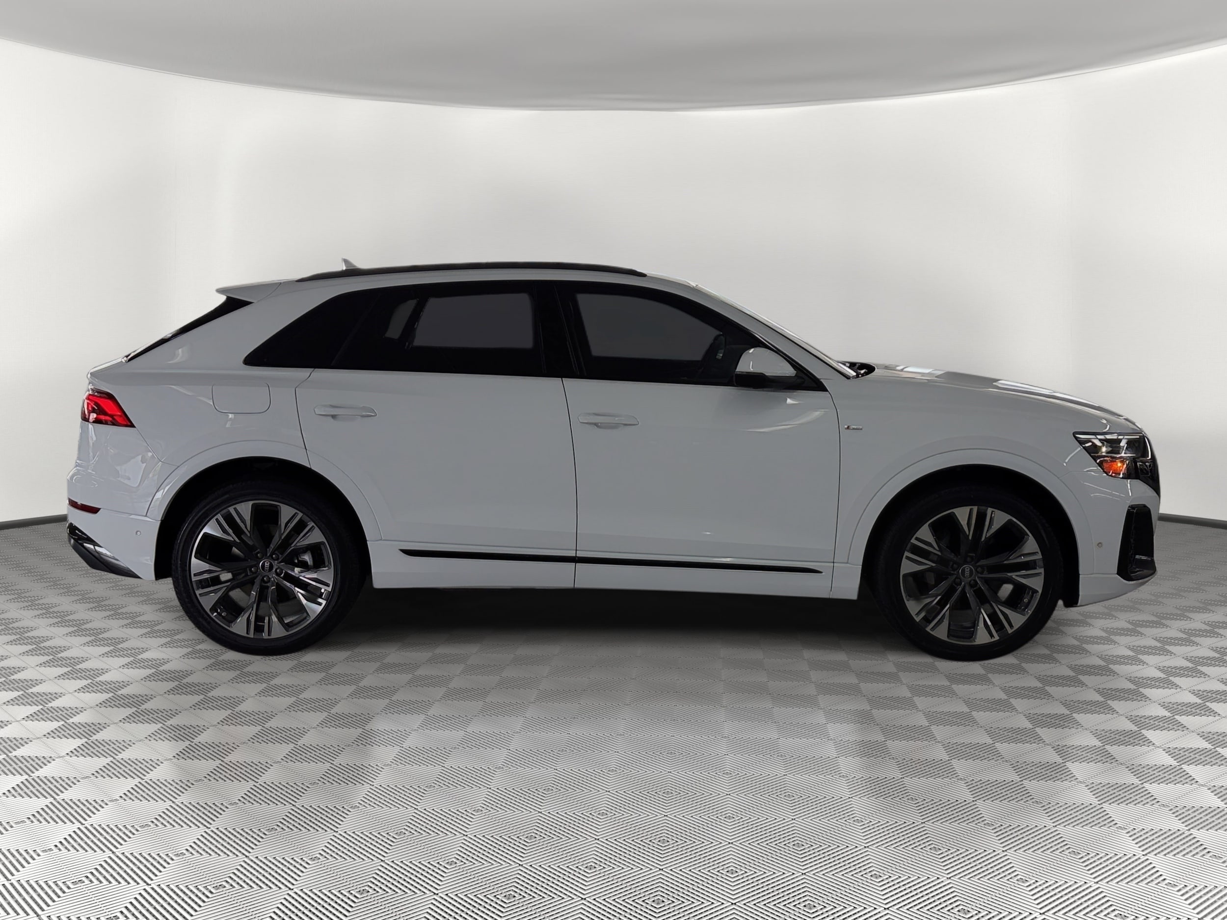 Q8 Prestige SUV