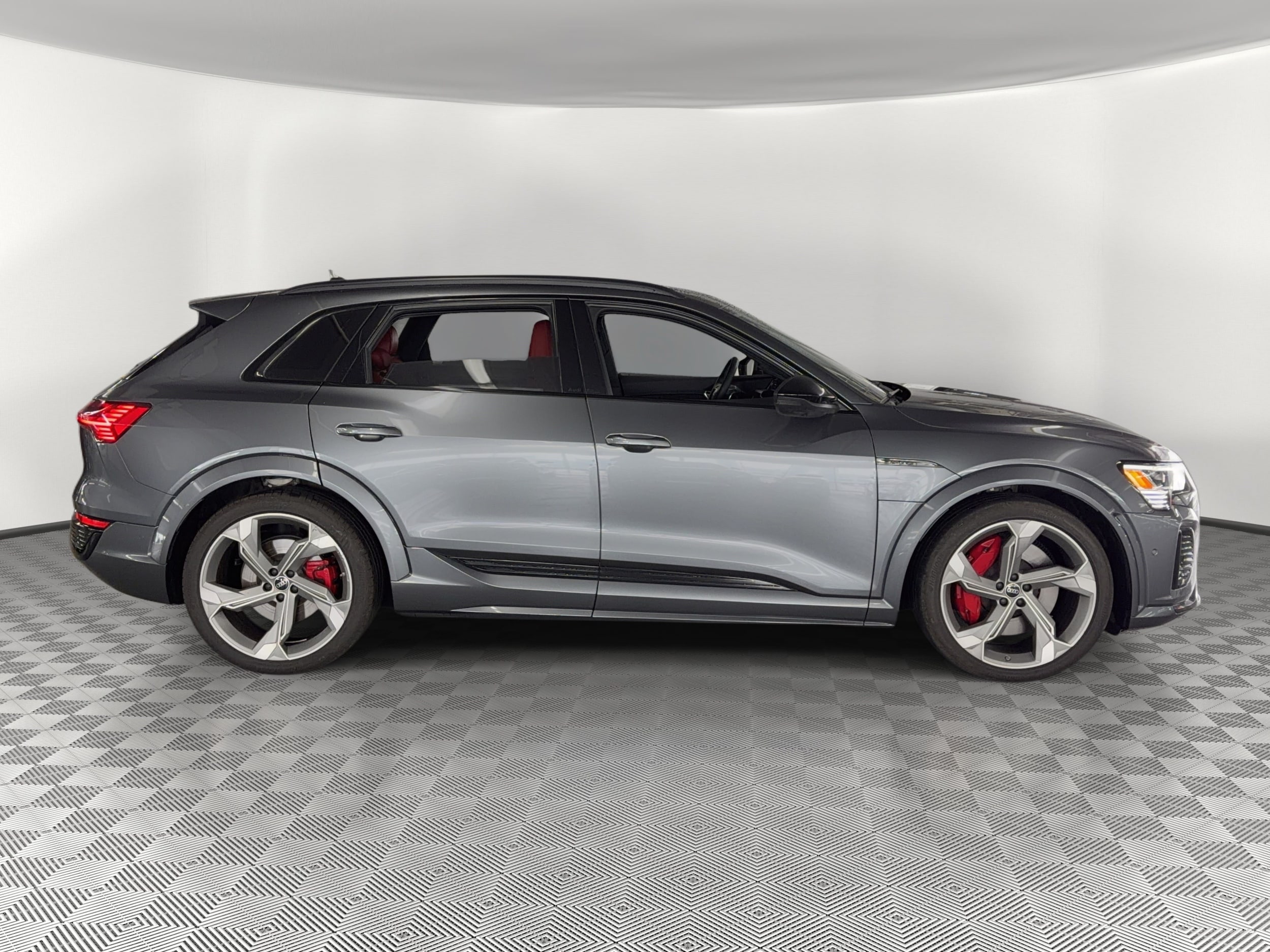 SQ8 E-tron Premium Plus SUV