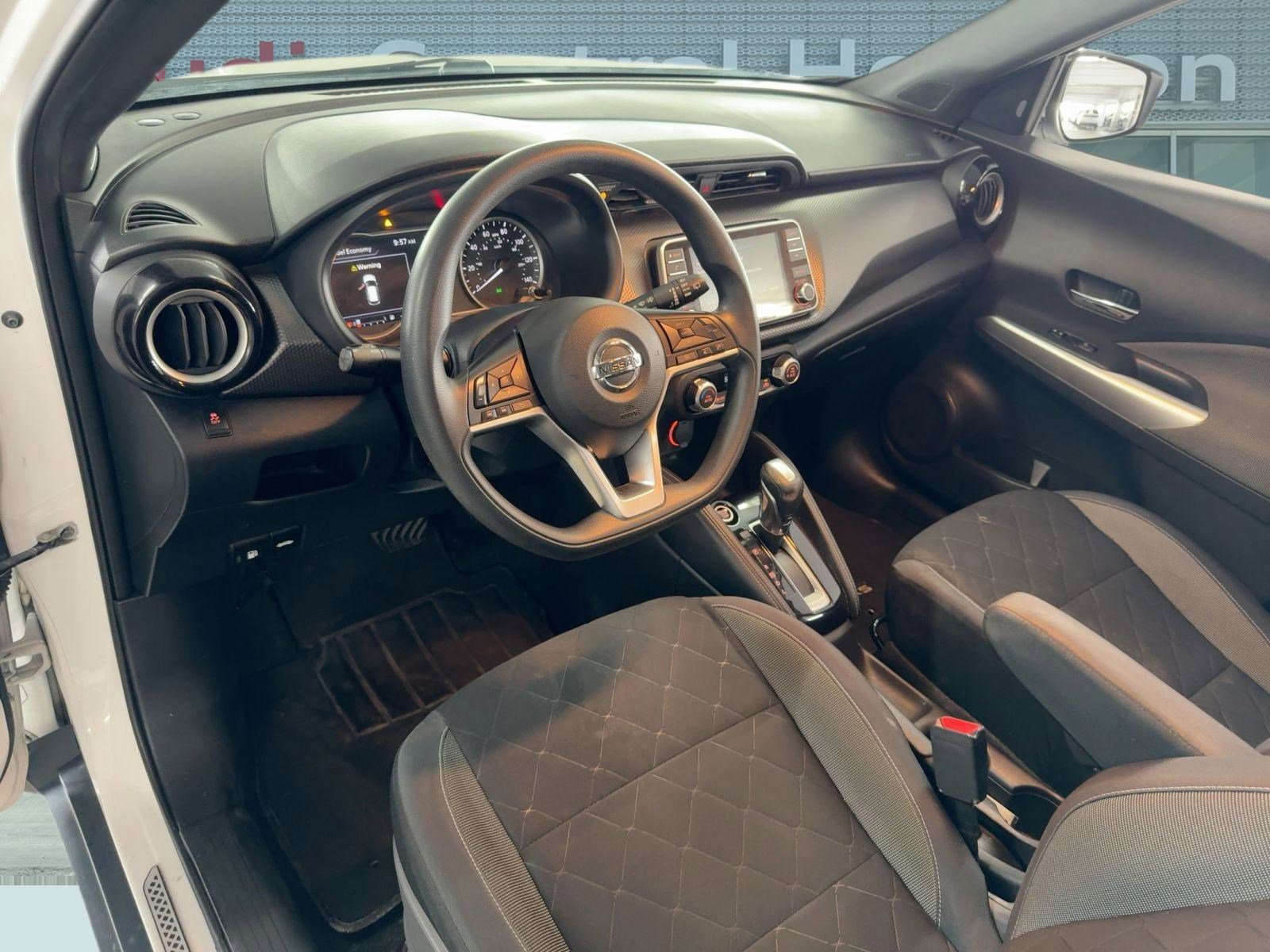 2019 Nissan Kicks SV photo 3