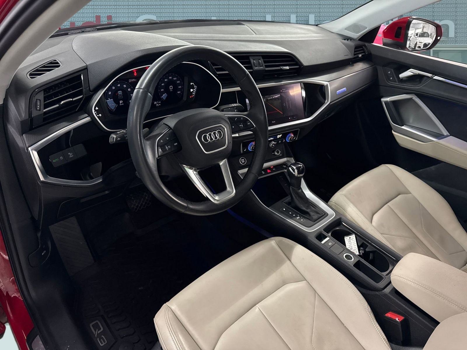 2022 Audi Q3 S line Premium Plus photo 4
