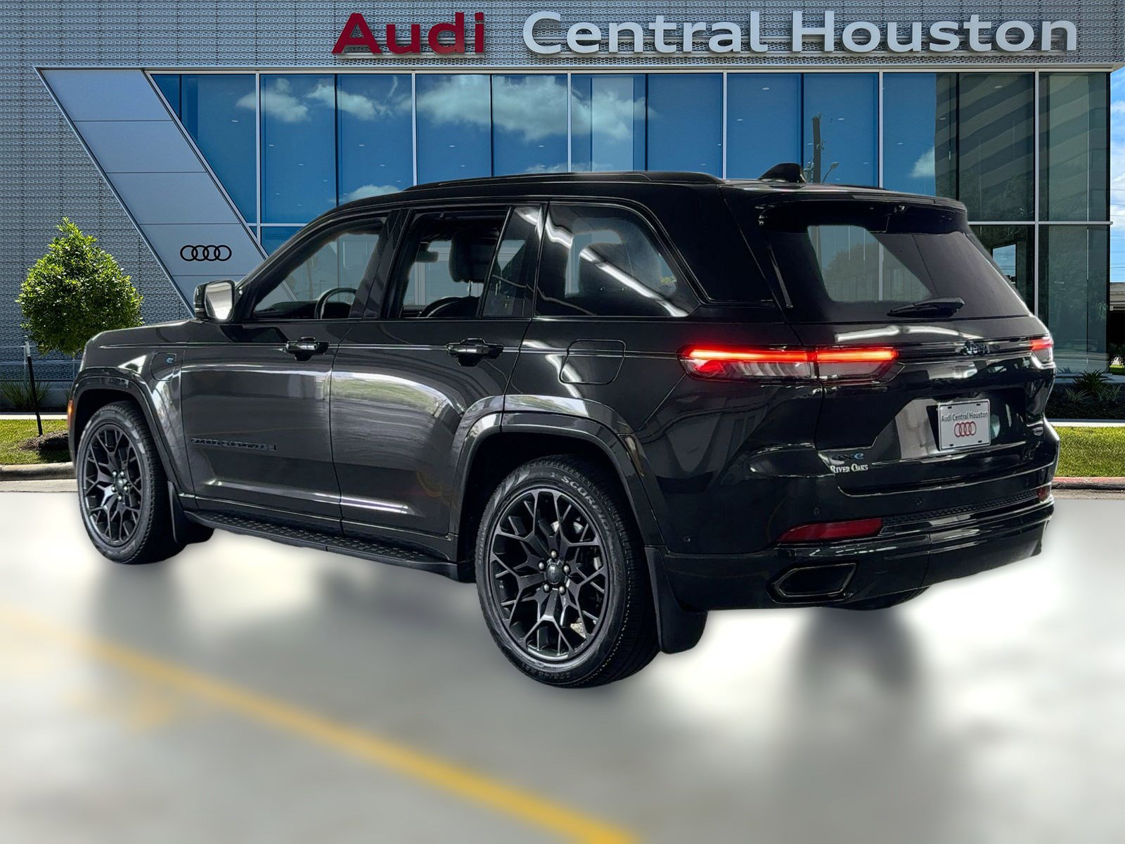 2023 Jeep Cherokee Summit Reserve 4xe photo 3