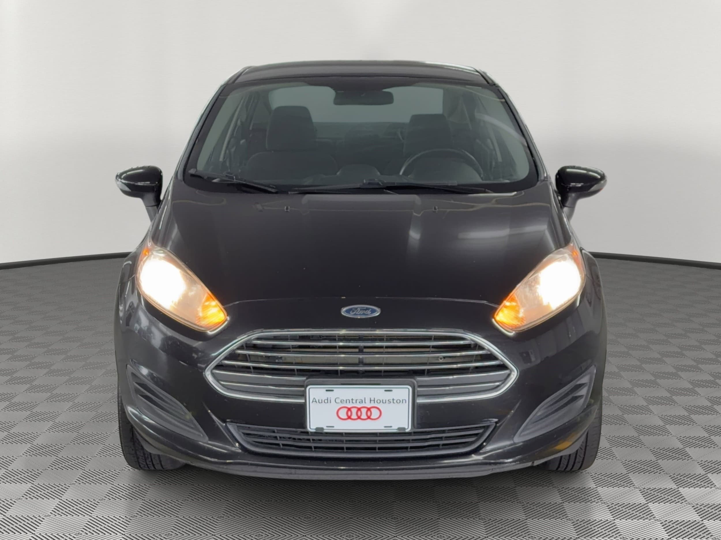 Fiesta SE Sedan