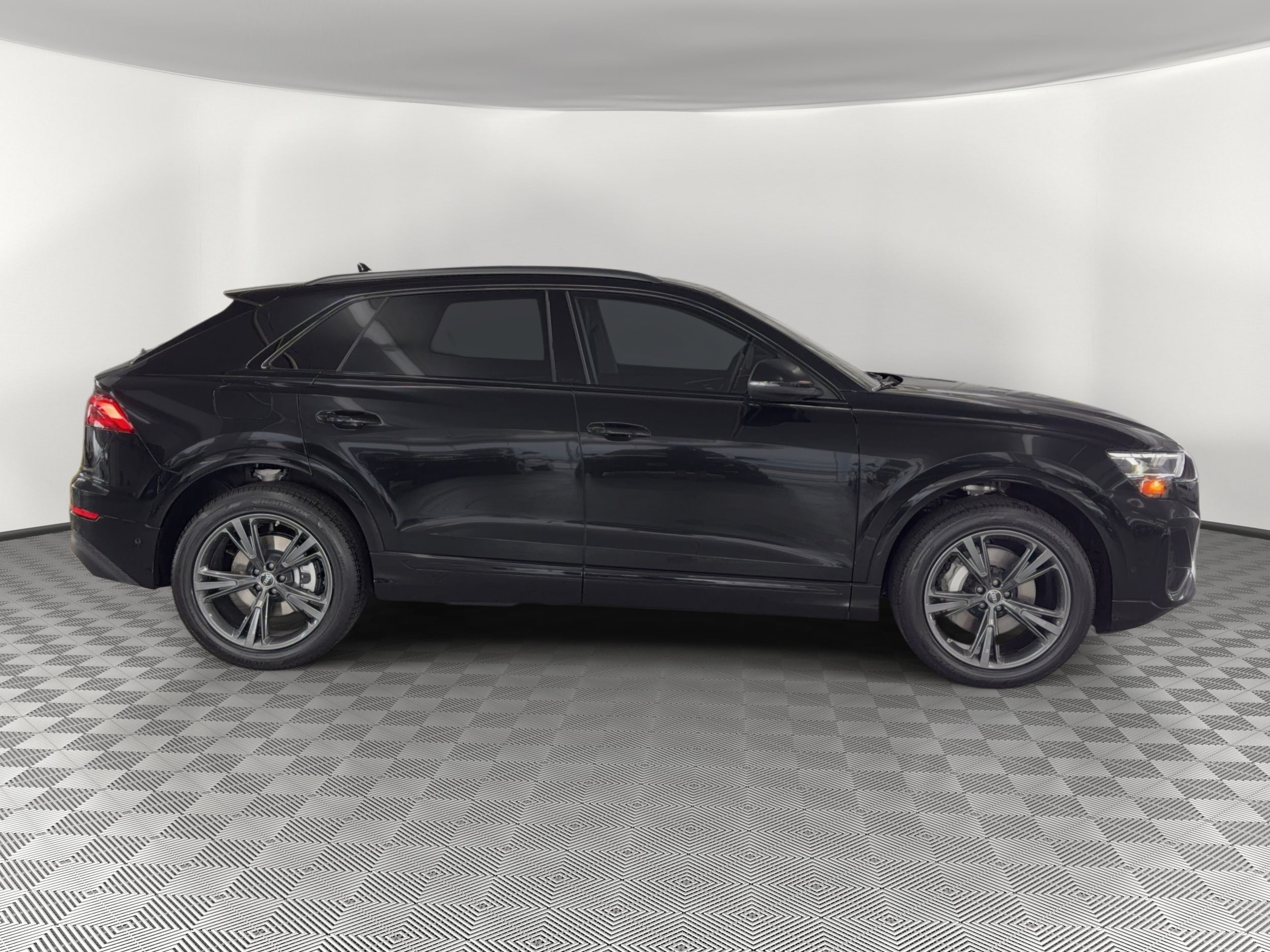 Q8 Premium SUV