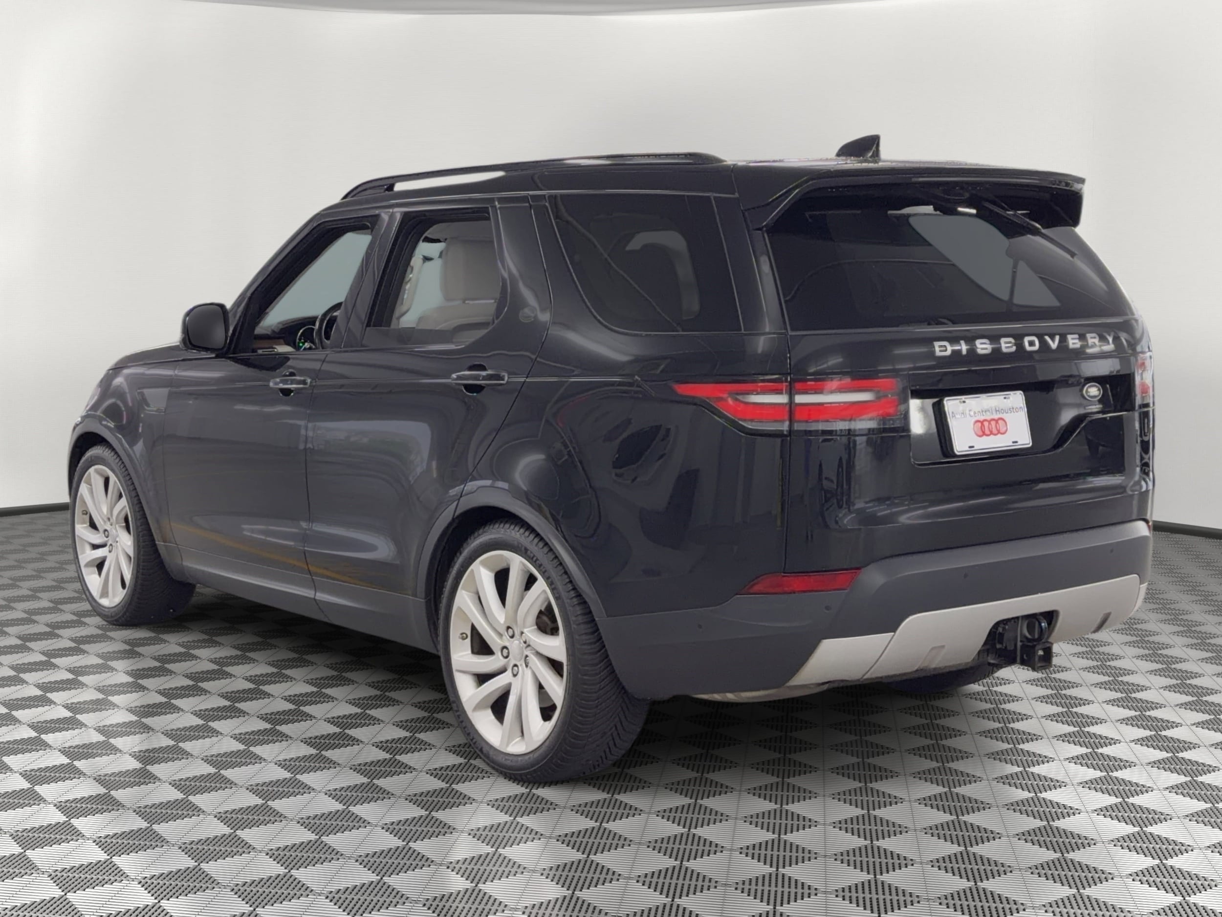 Discovery HSE Luxury SUV
