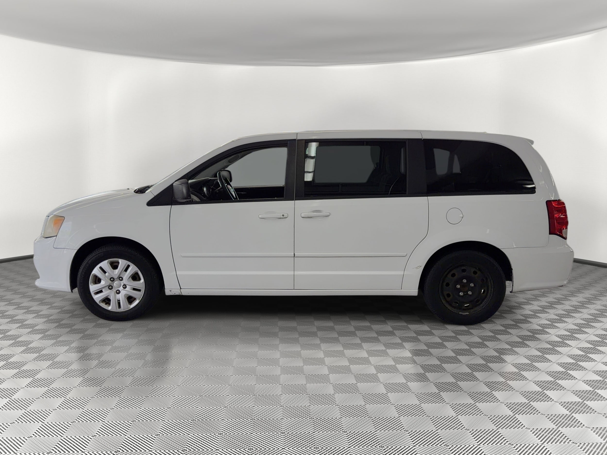 Used 2014 Dodge Grand Caravan SE with VIN 2C4RDGBG1ER104623 for sale in Houston, TX