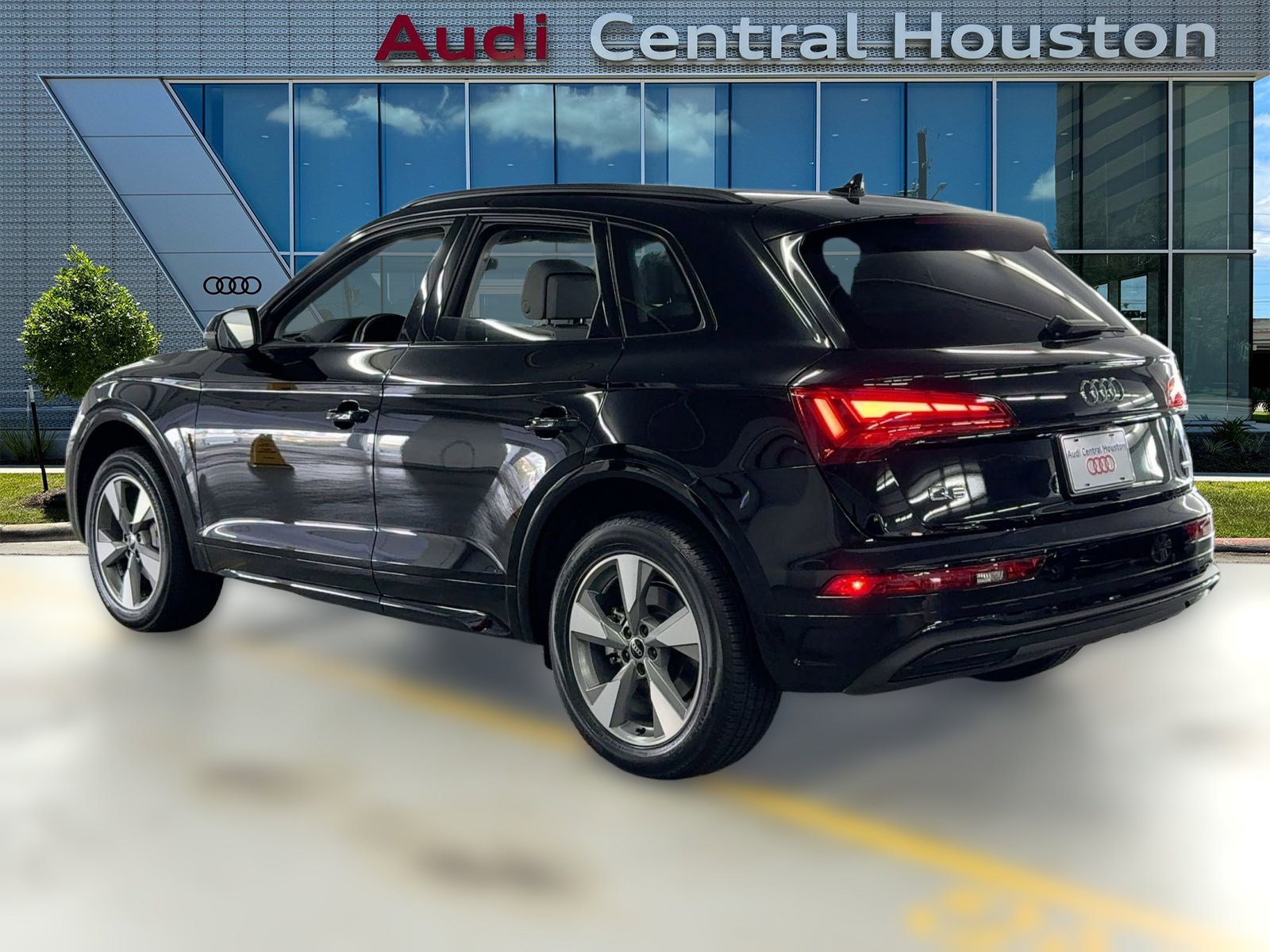 2025 Audi Q5 Premium photo 2