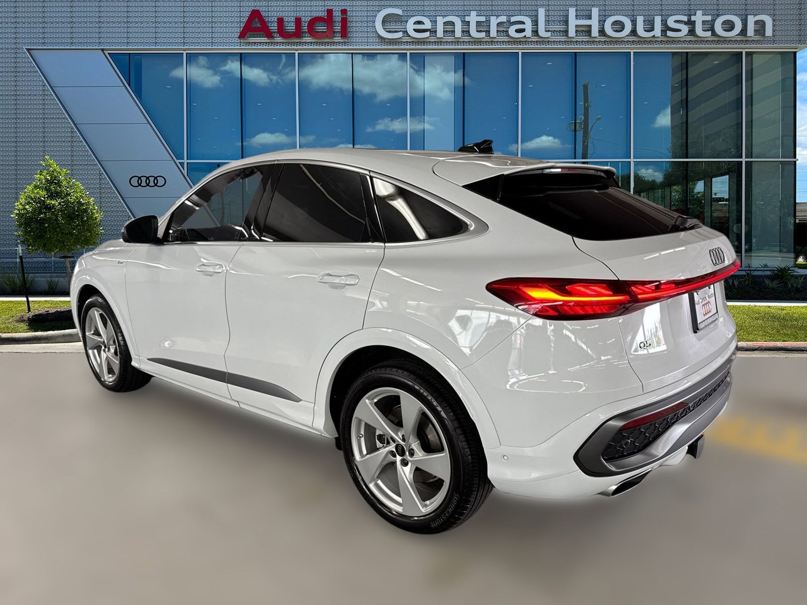 2025 Audi Q5 Premium Prestige photo 2
