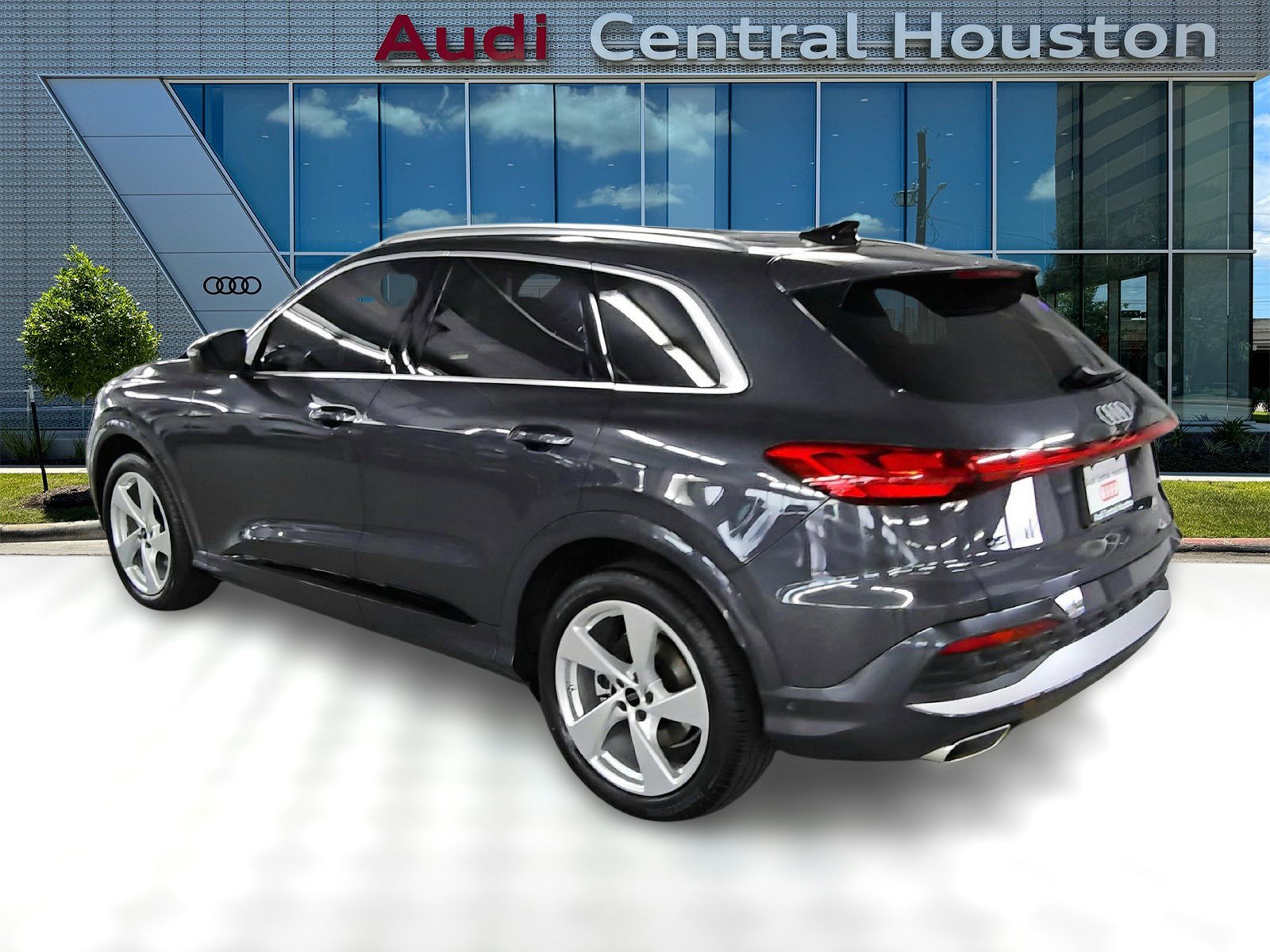 2025 Audi Q5 2.0T Prestige photo 2