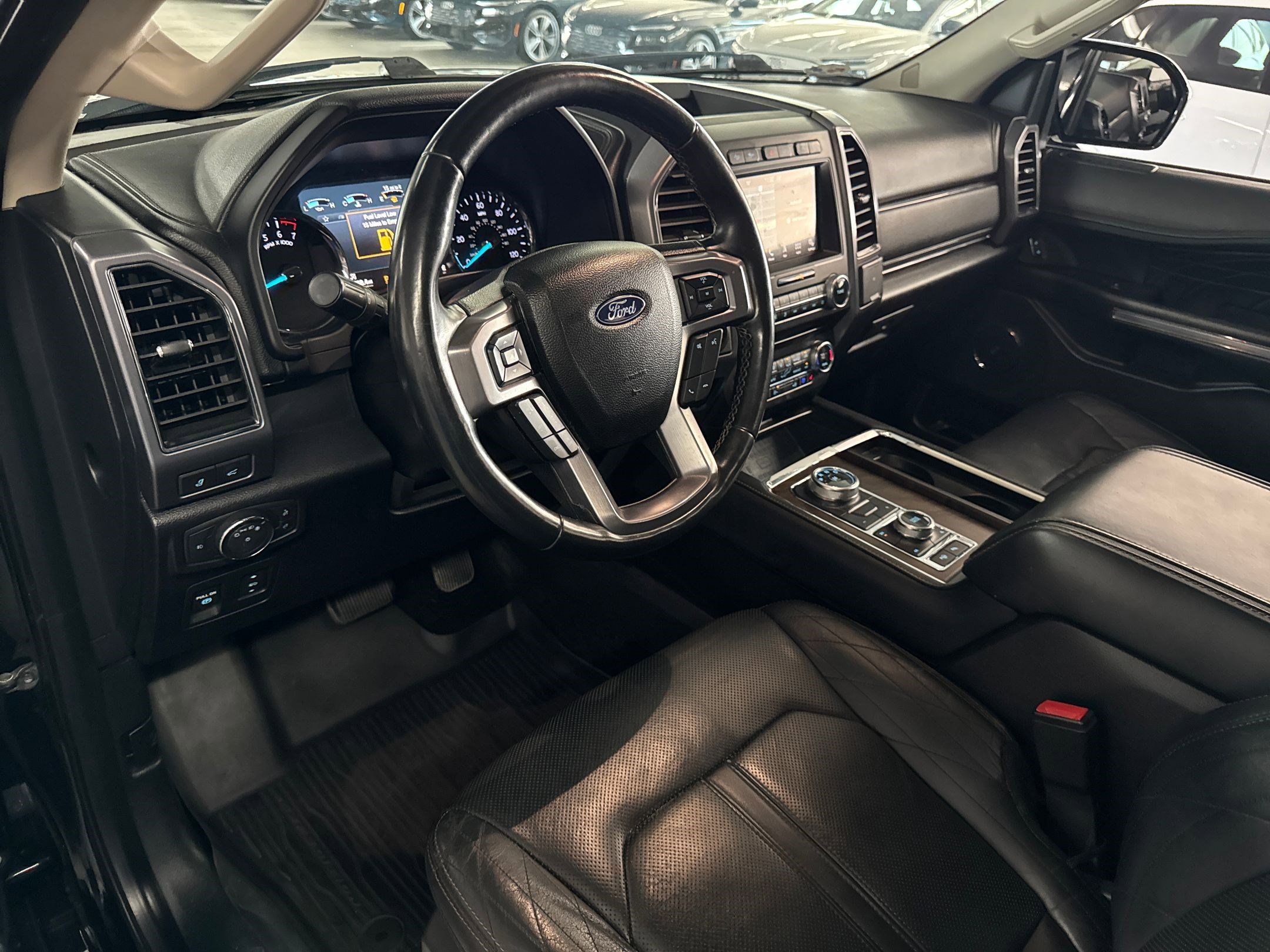 2018 Ford Expedition MAX Platinum photo 4