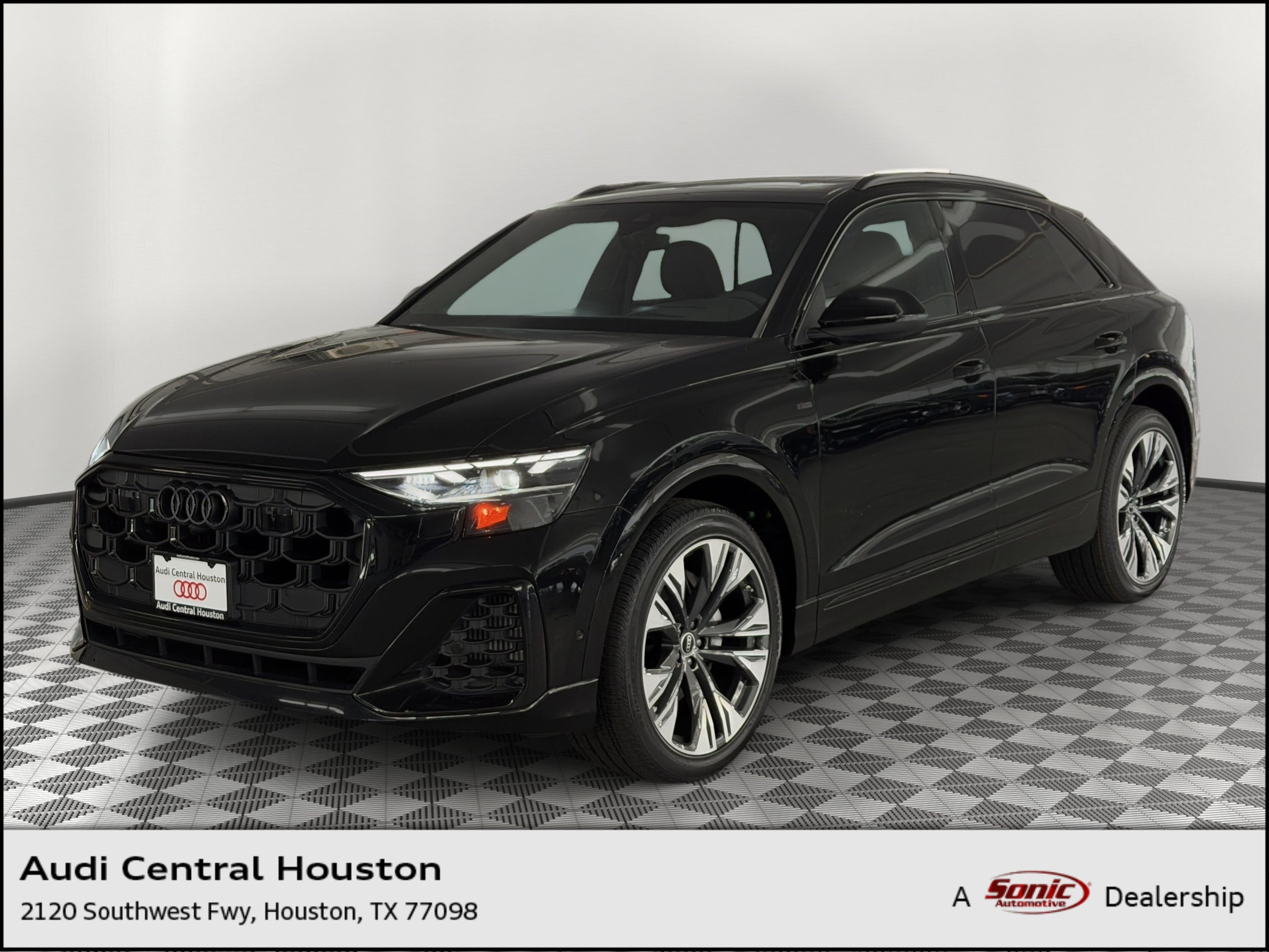 Q8 Prestige SUV