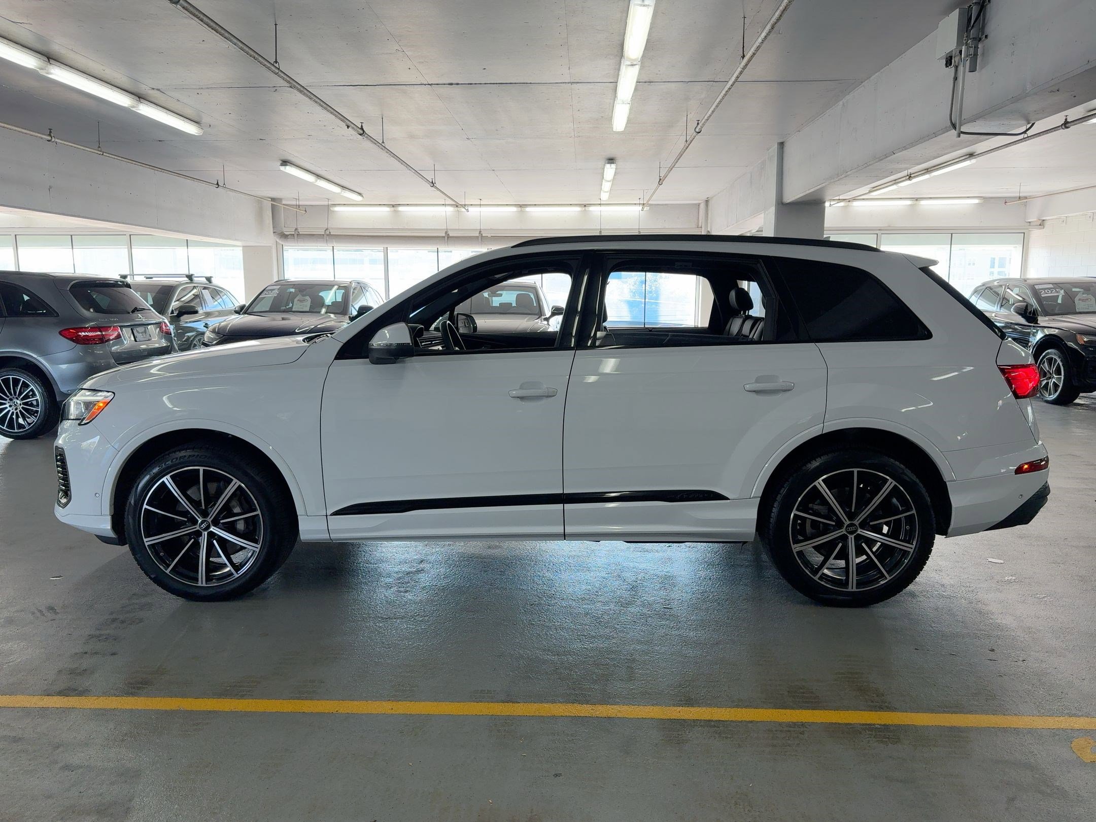 2025 Audi Q7 Premium Plus photo 2