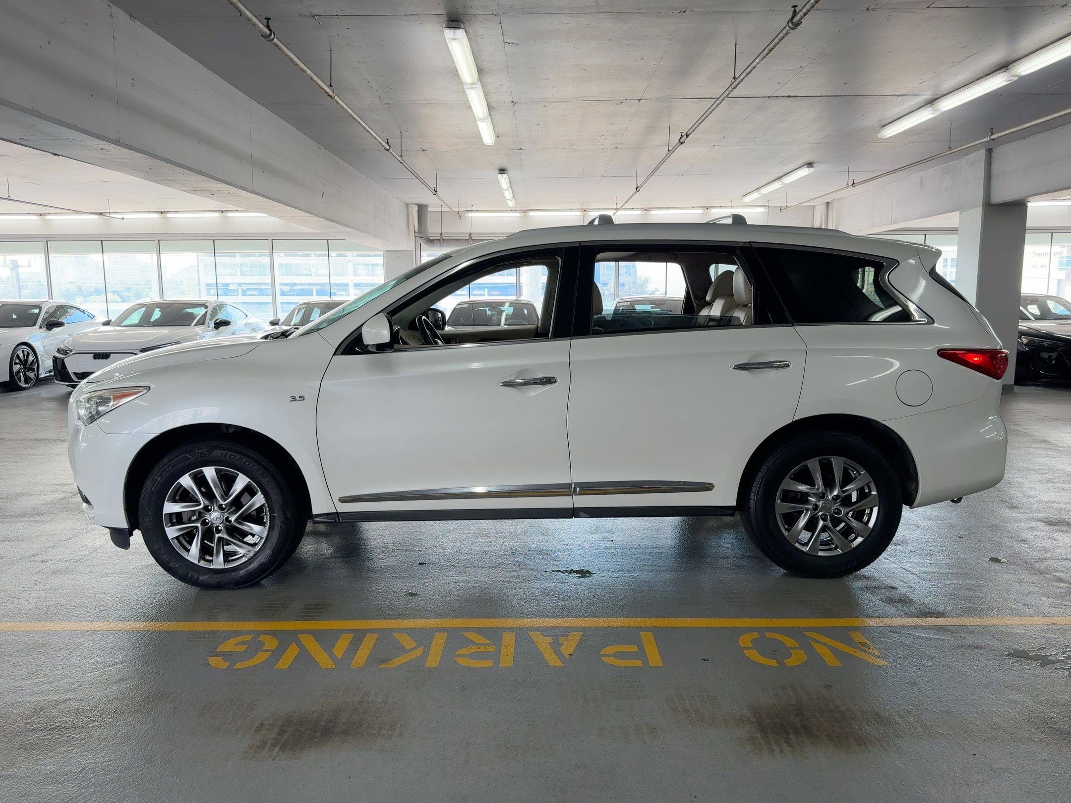 2015 Infiniti QX60 photo 2