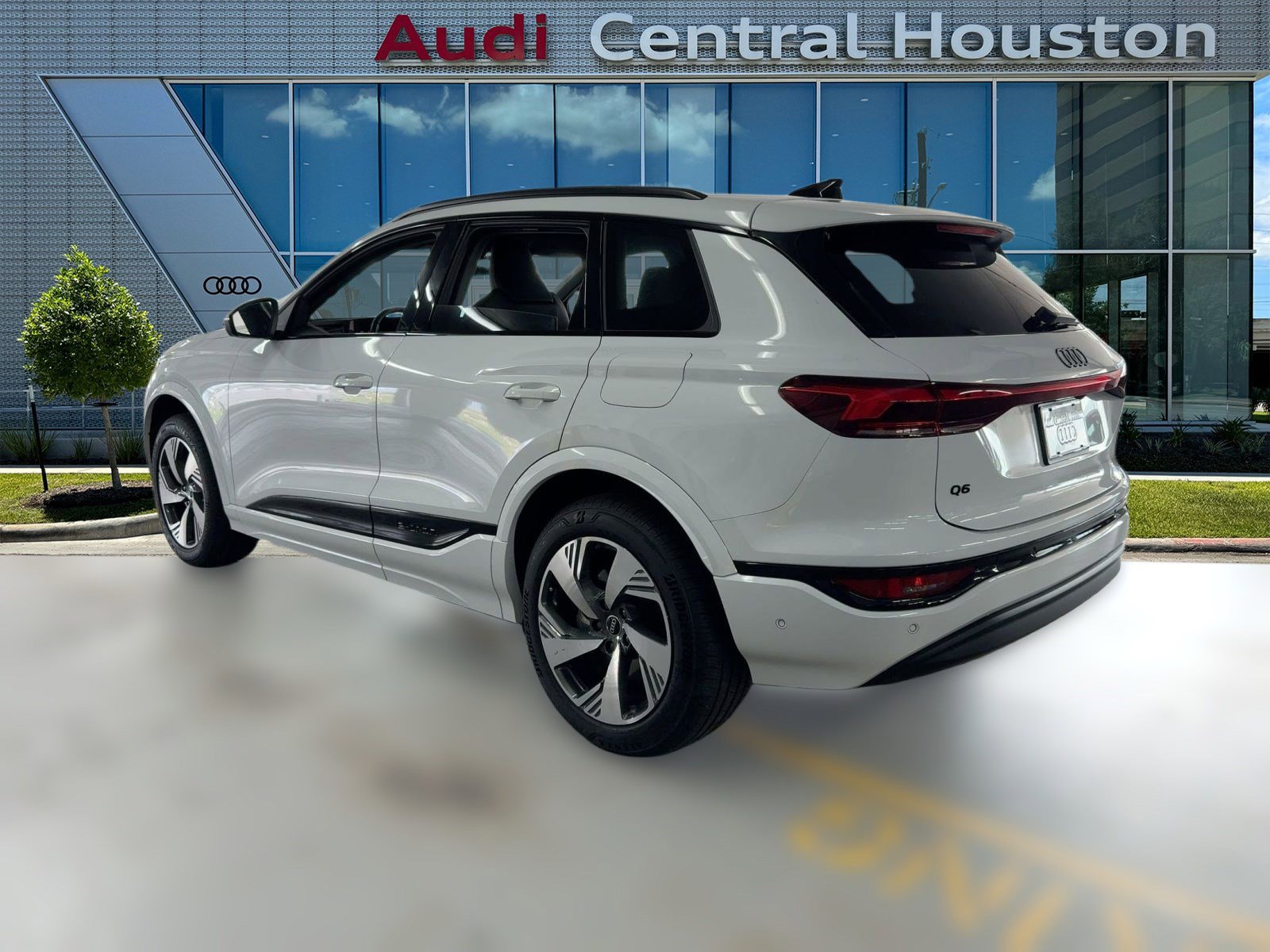 2025 Audi Q6 E-tron Premium Plus photo 2