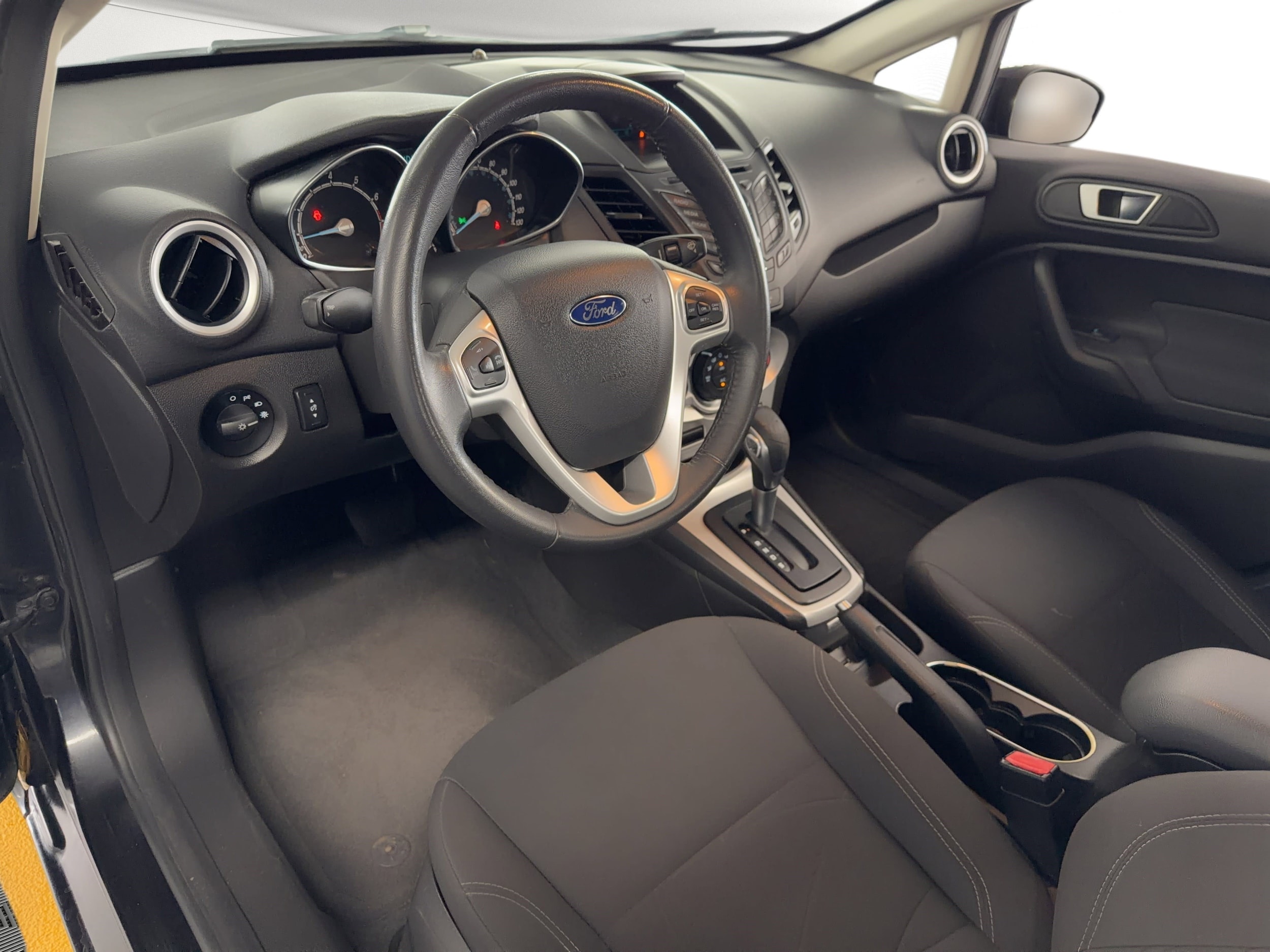 Fiesta SE Sedan