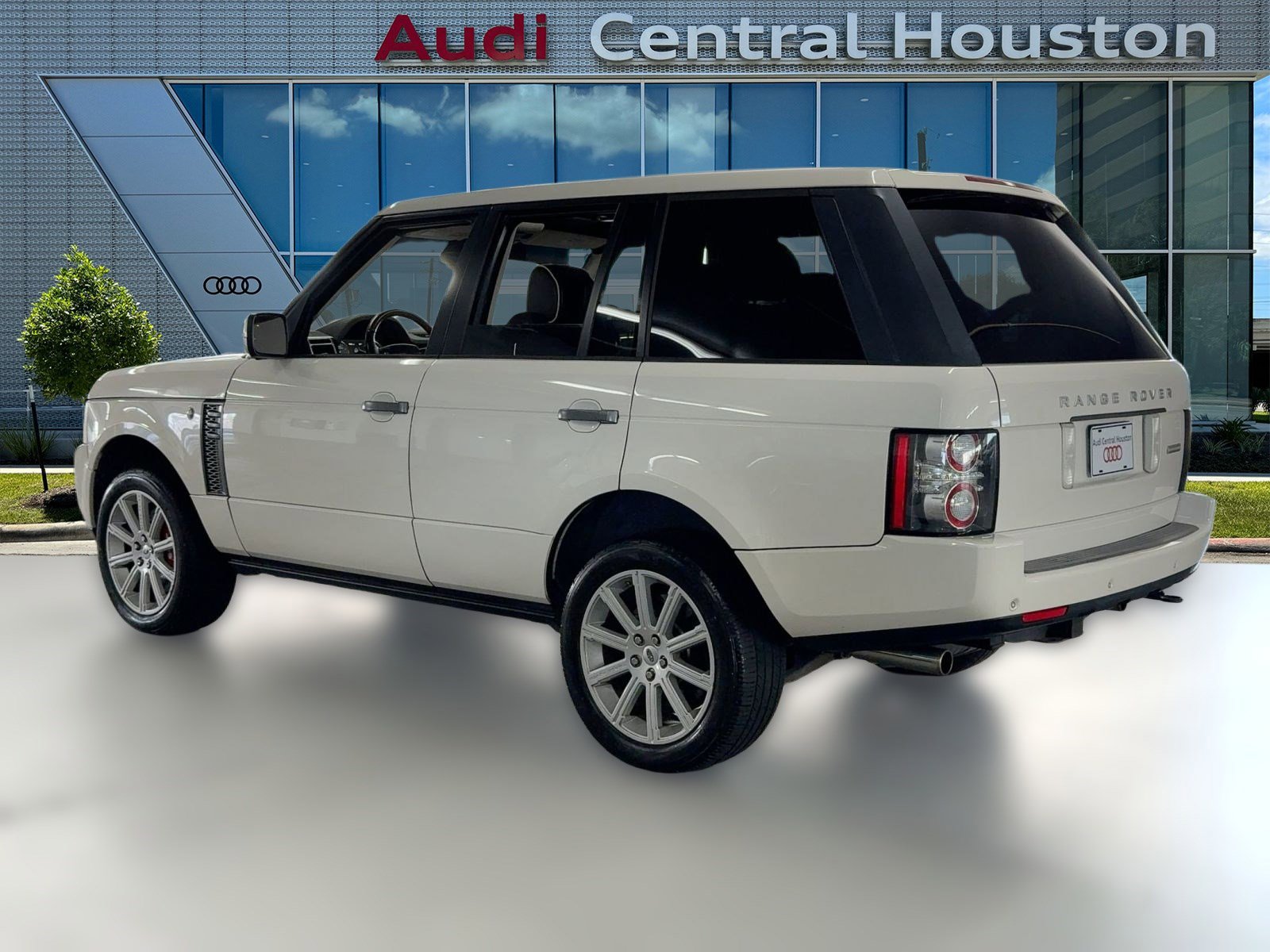 2010 Land Rover Range Rover HSE photo 3