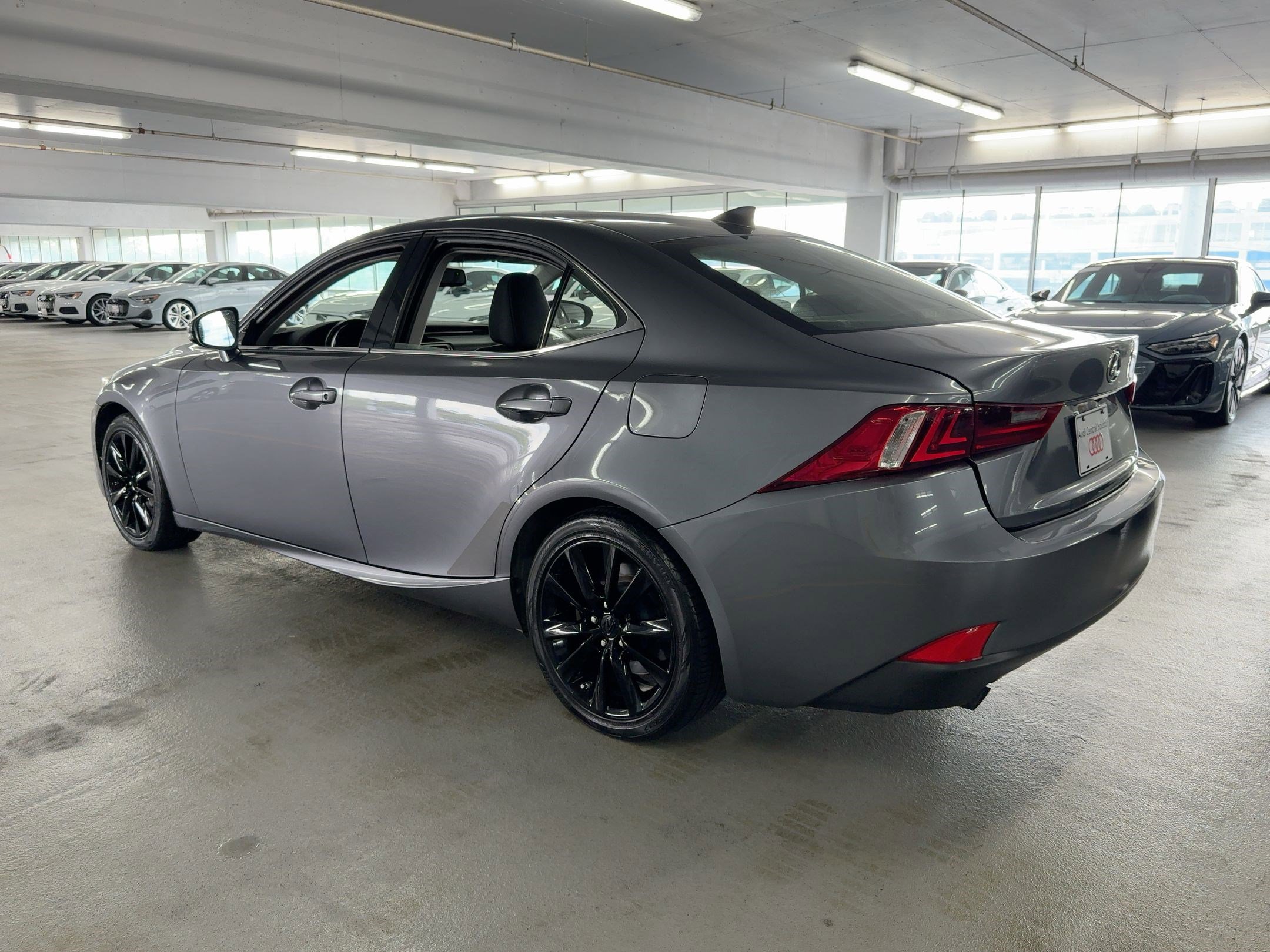 2016 Lexus IS 200t photo 3