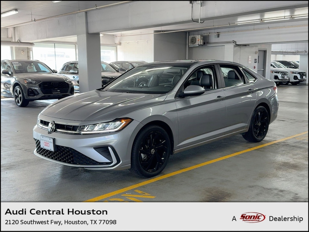 Used 2025 Volkswagen Jetta SE Sedan