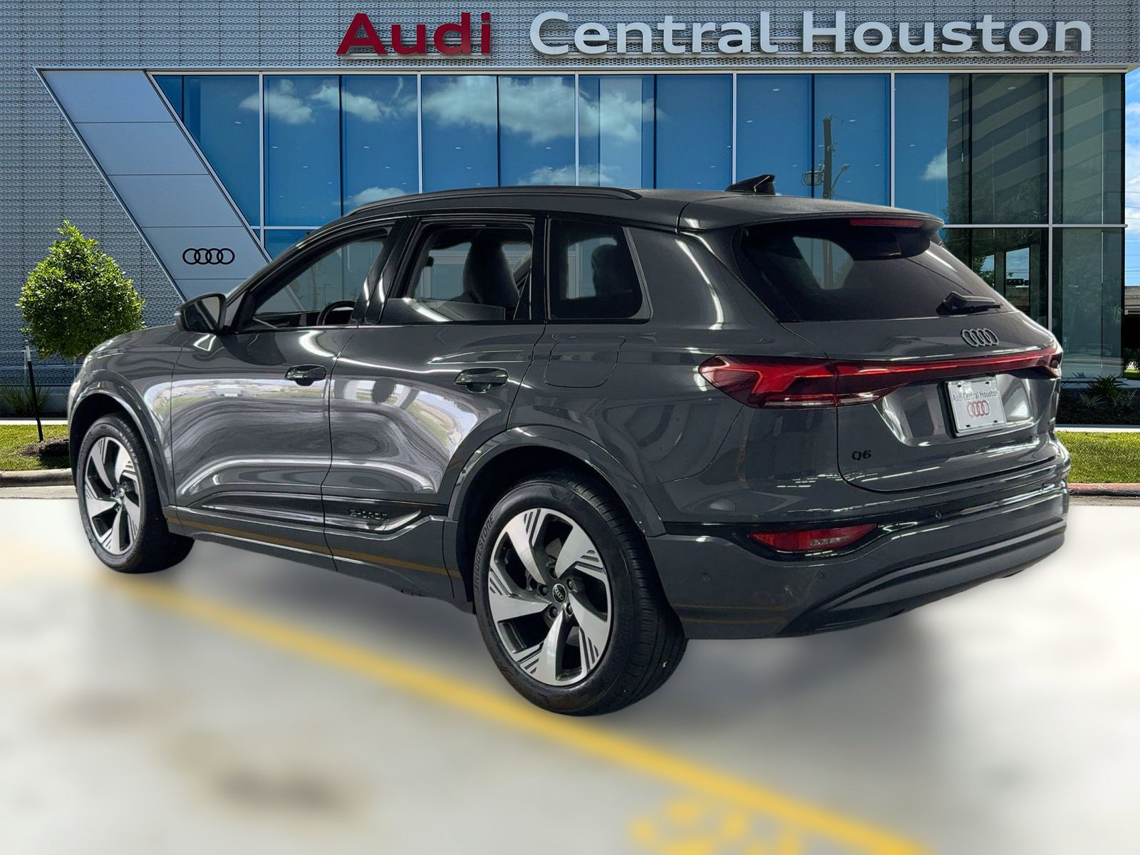 2025 Audi Q6 E-tron Premium Plus photo 2