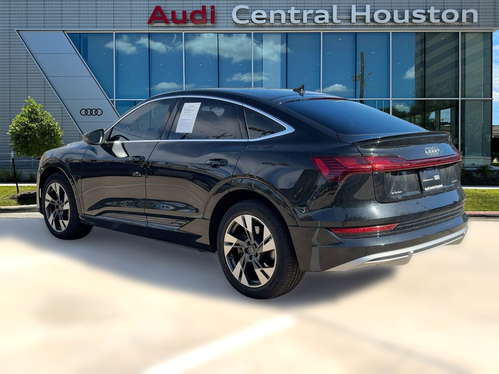 2022 Audi e-tron Sportback S line Prestige photo 3