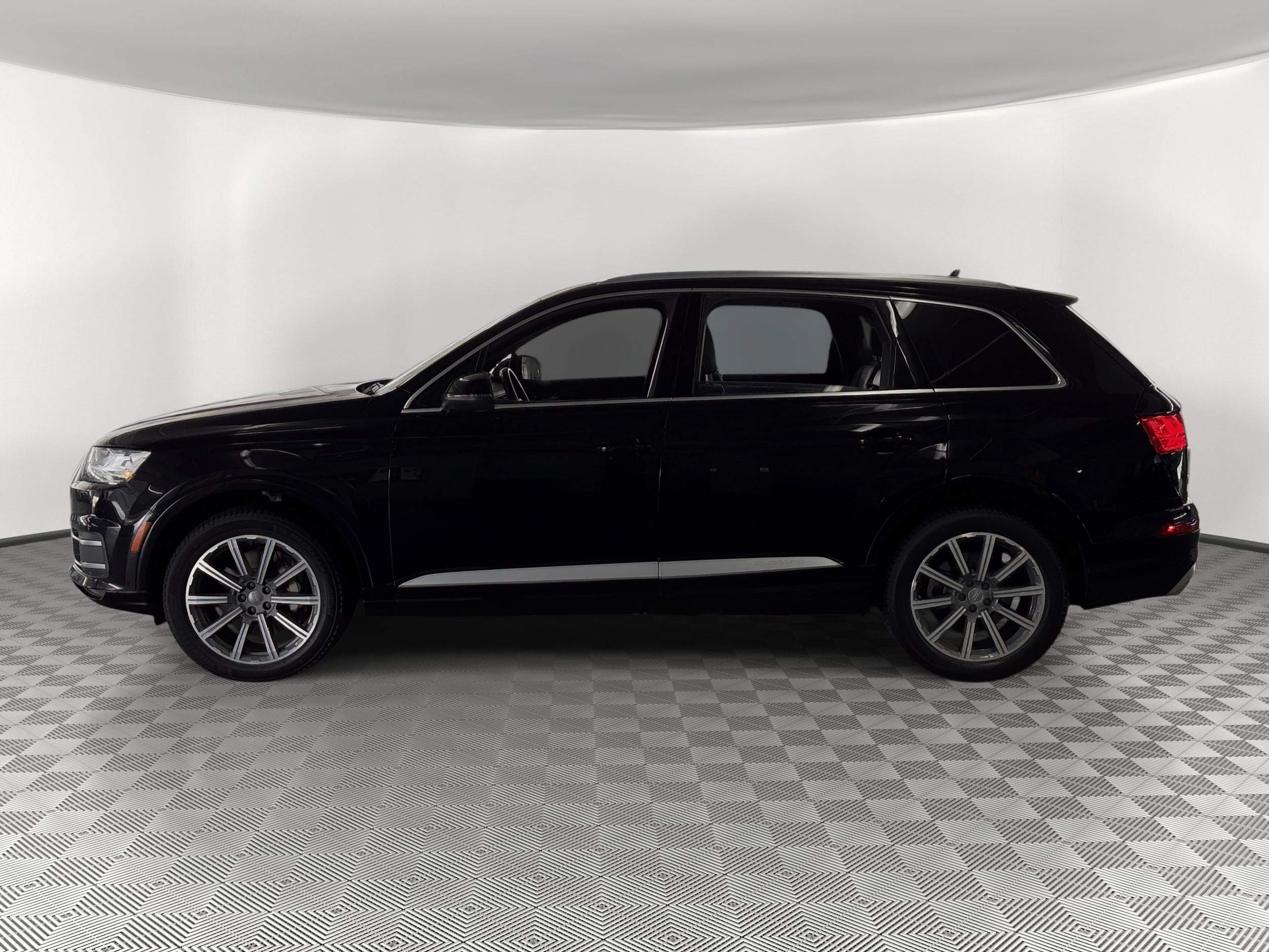 Q7 Premium Plus SUV