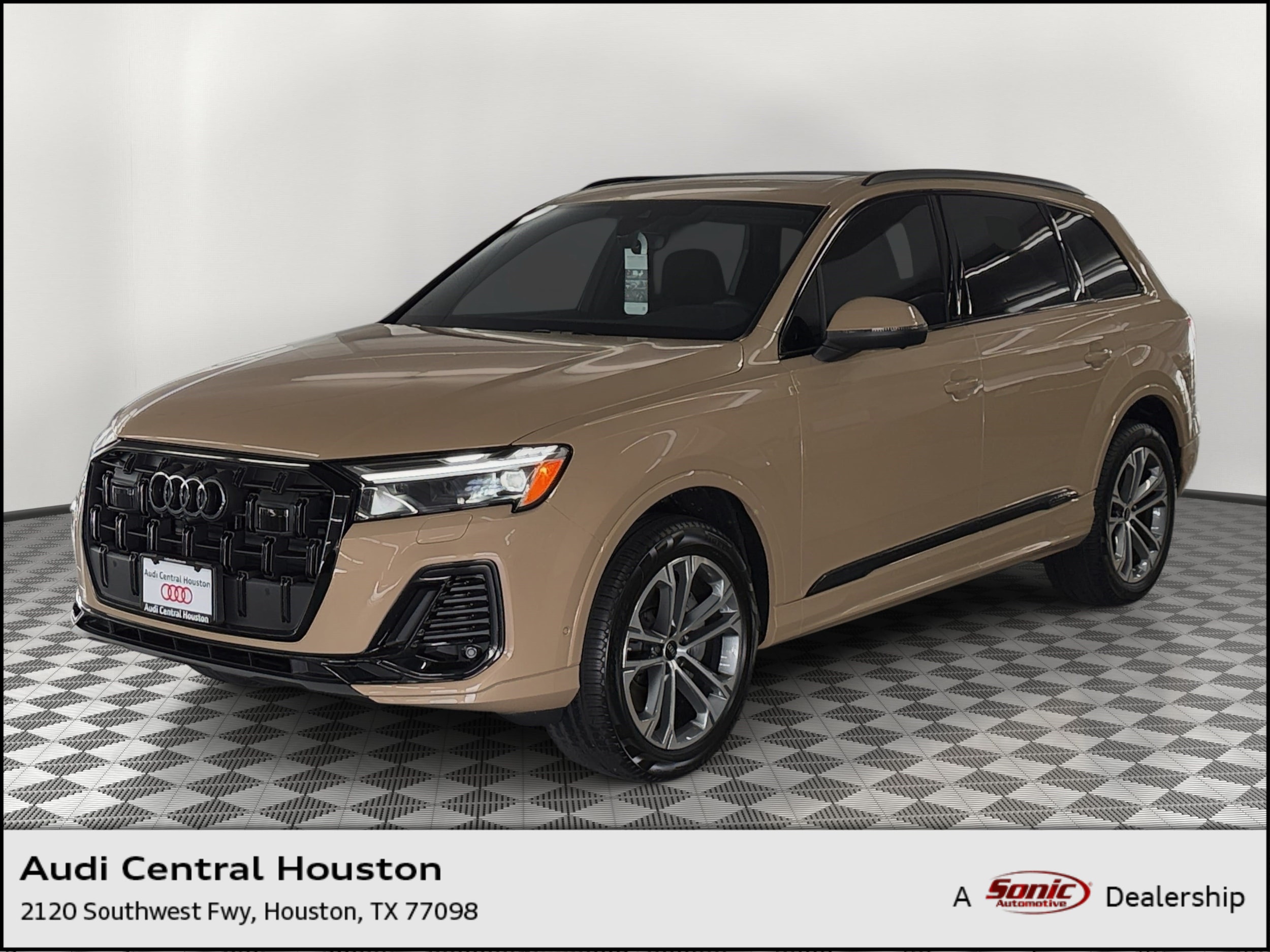 Q7 Premium SUV