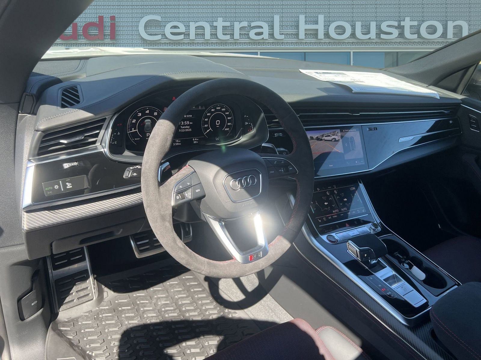 2025 Audi RS Q8 photo 3