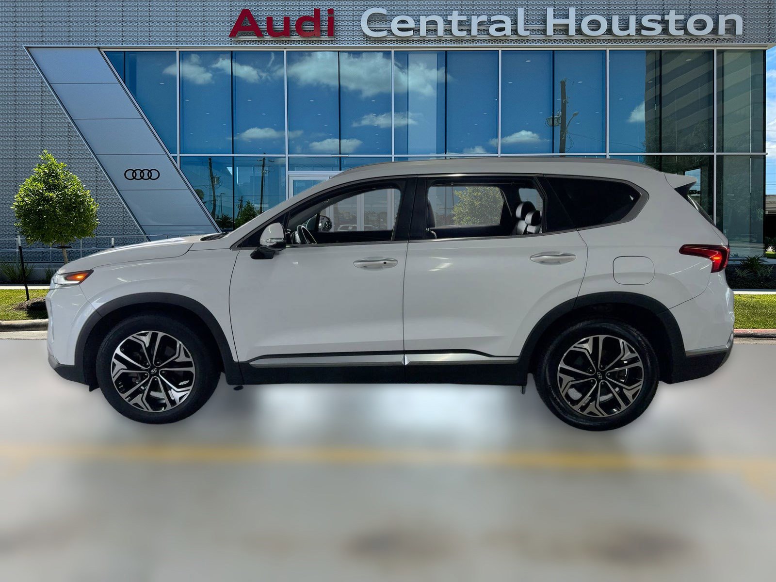 2020 Hyundai Santa Fe SEL photo 2