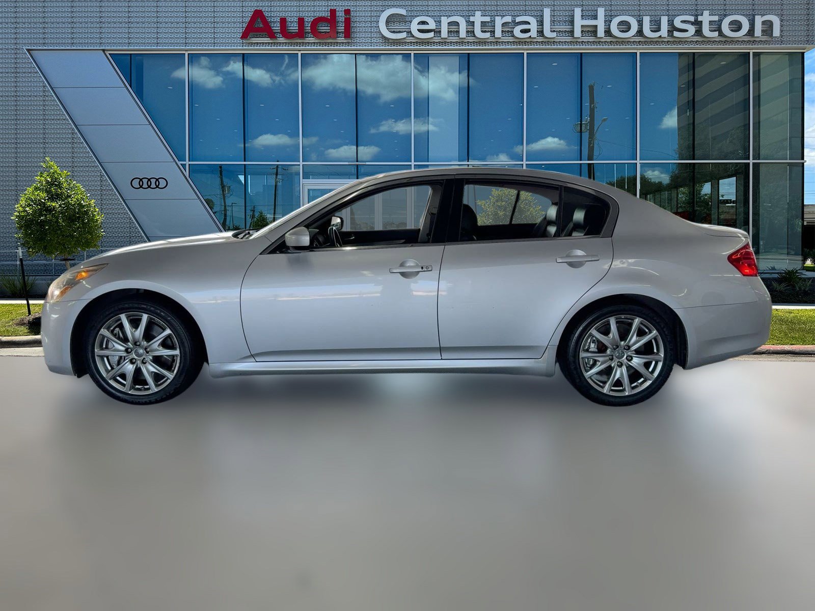 2013 Infiniti G37 Journey photo 2