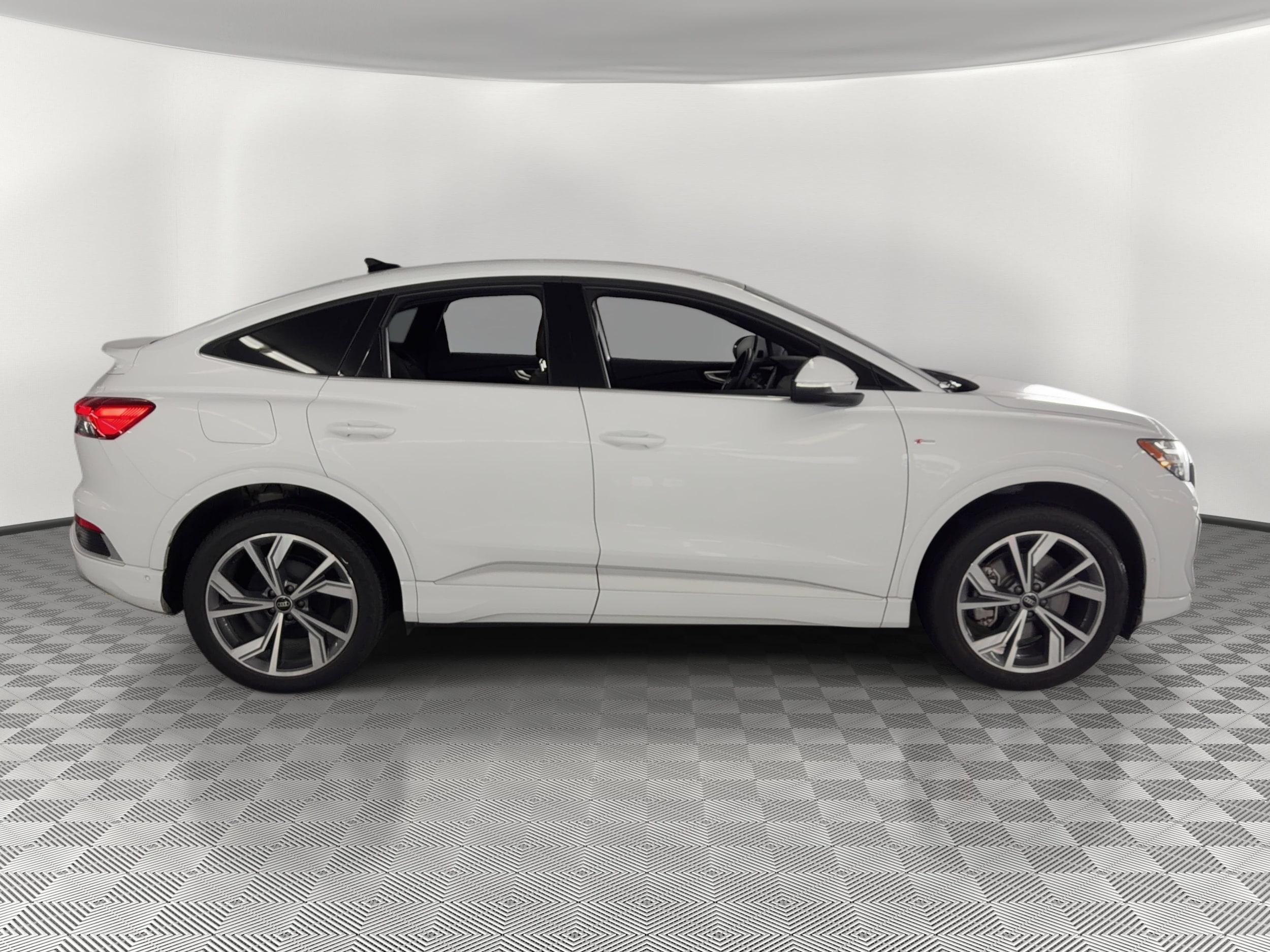 Q4 Sportback E-tron Prestige SUV