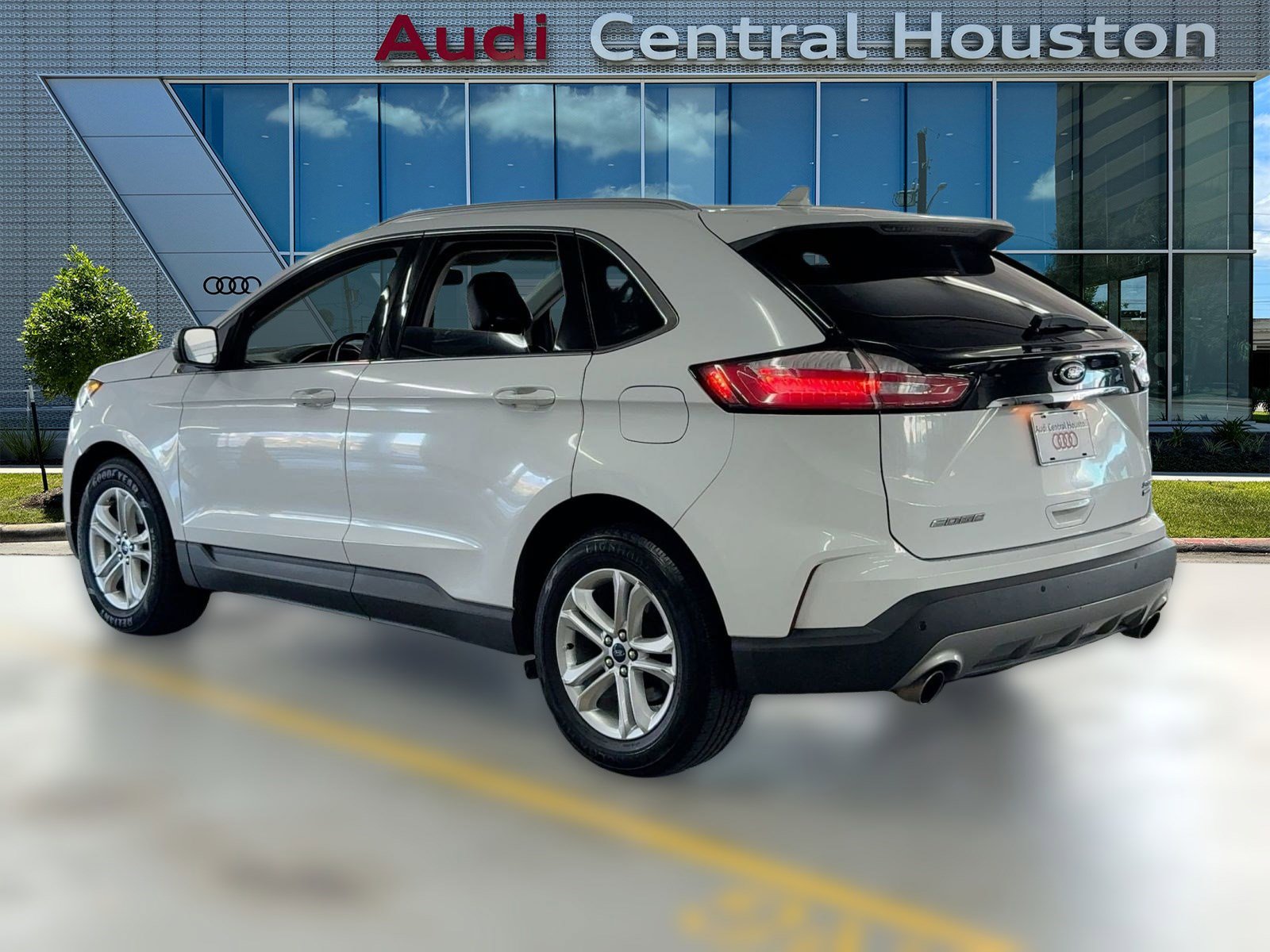 2020 Ford Edge ST photo 3