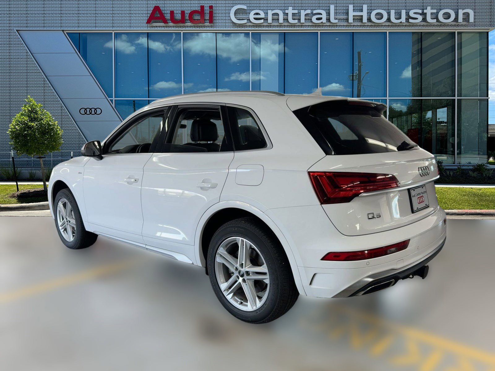 2023 Audi Q5 S line Premium Plus photo 3