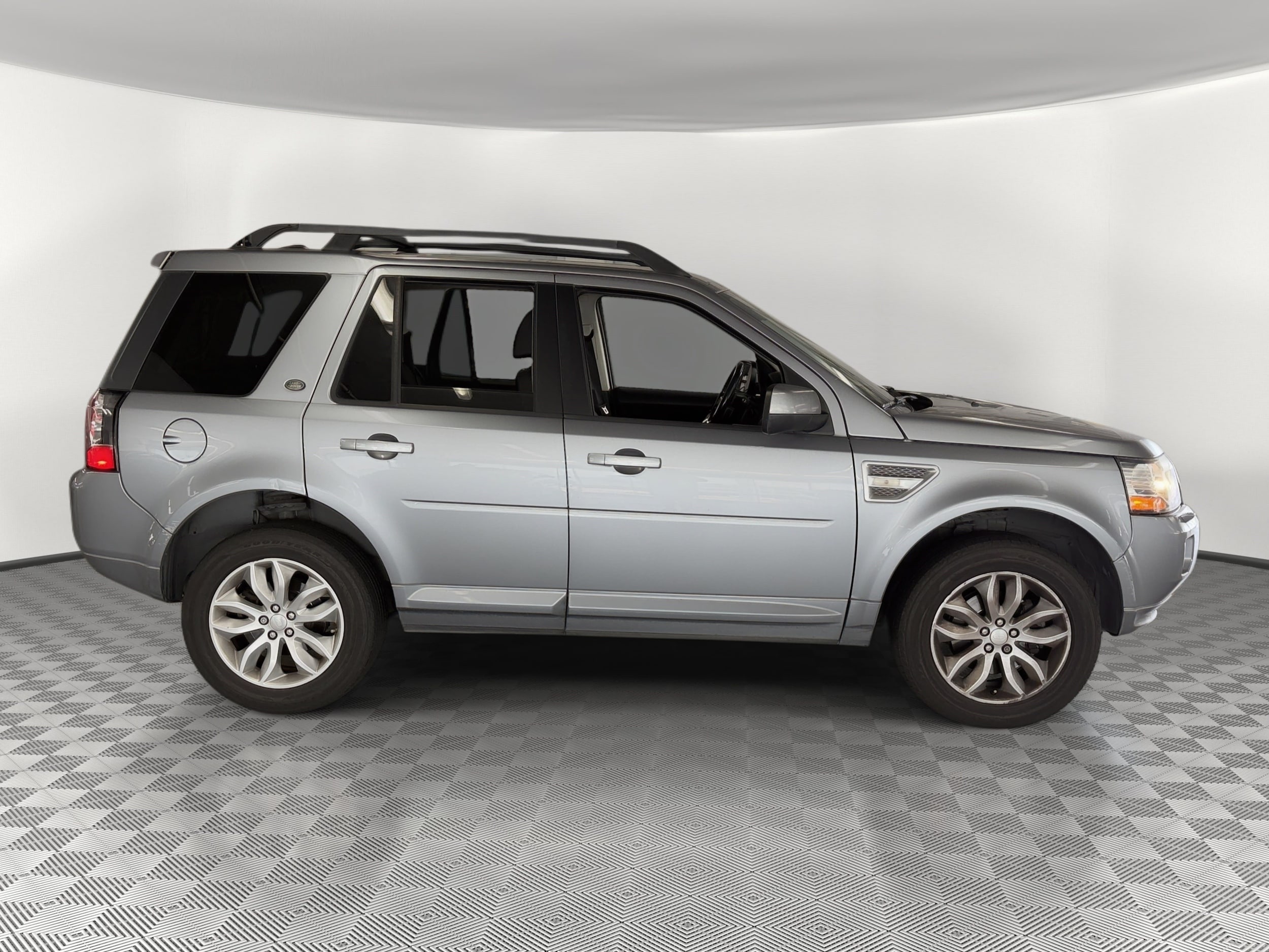 LR2 LR2 (AWD 4dr) SUV