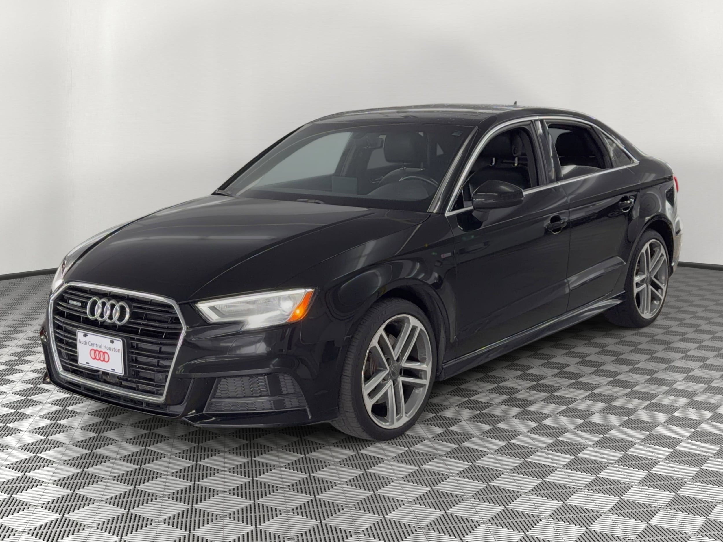 2017 Audi A3 2.0T quattro S tronic Premium Plus's photo