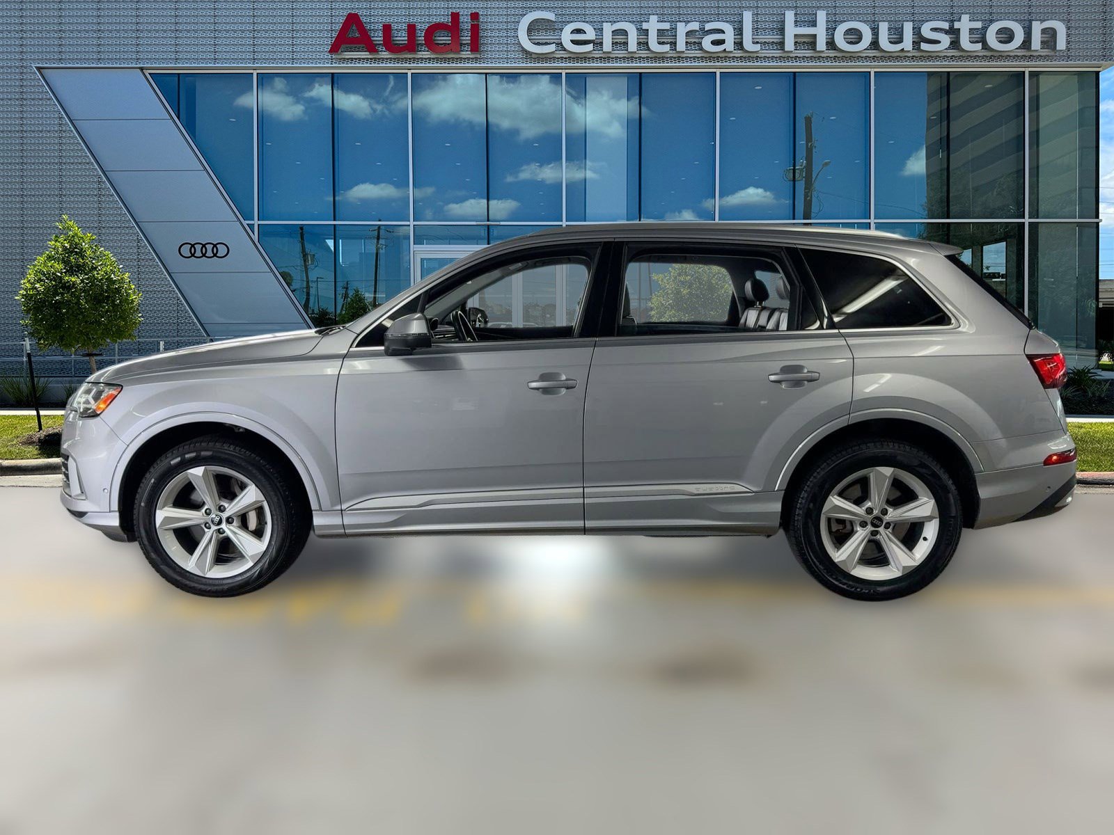 2021 Audi Q7 Premium photo 2