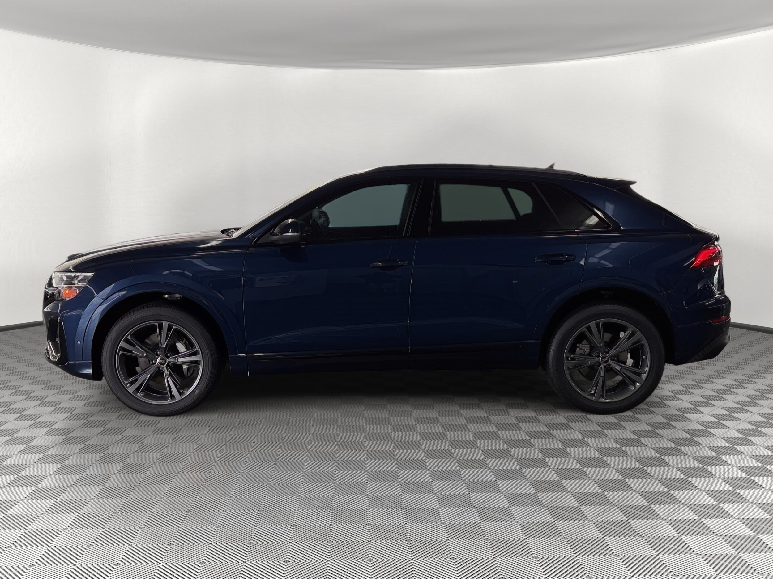 Q8 Premium SUV