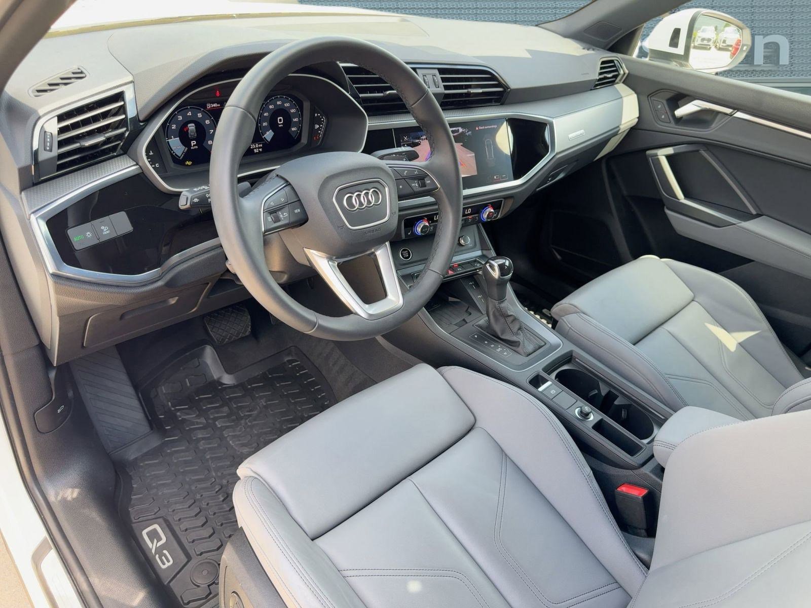 2025 Audi Q3 S line Premium photo 4
