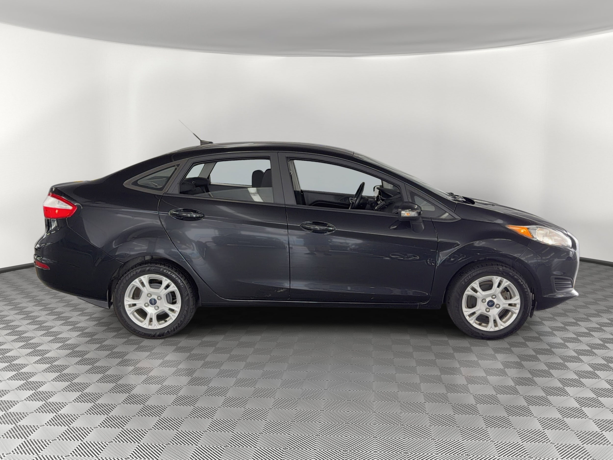 Fiesta SE Sedan
