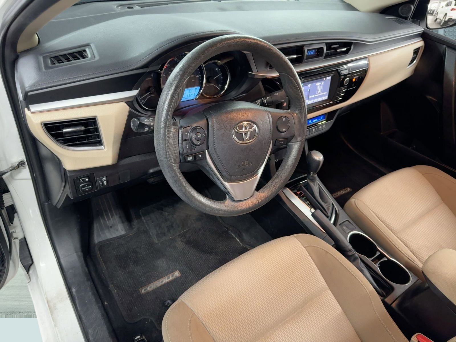 2015 Toyota Corolla LE photo 3