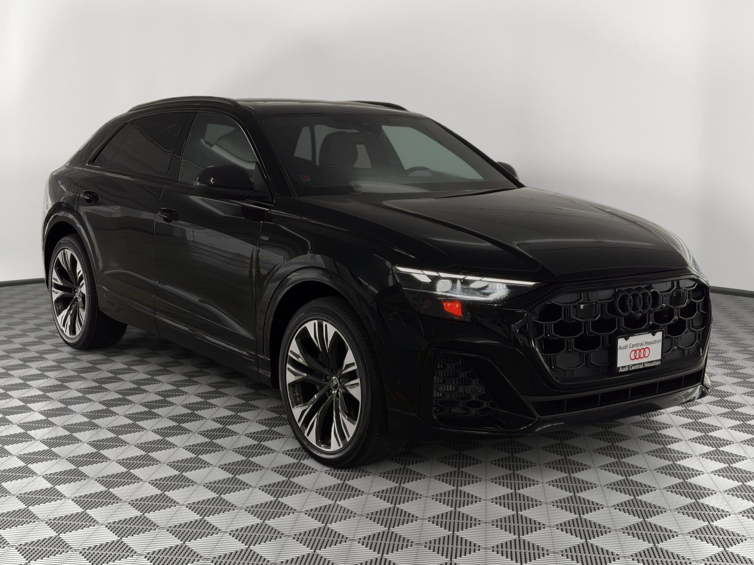 Q8 Prestige SUV