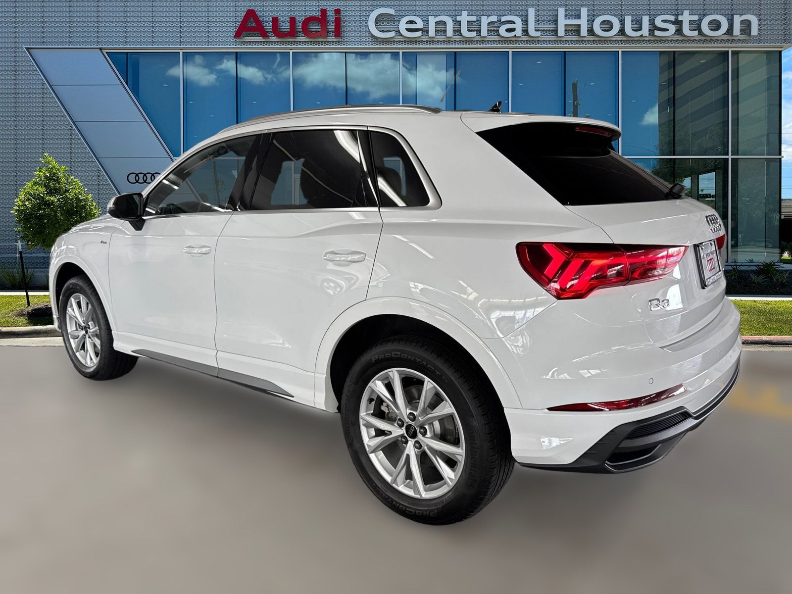2025 Audi Q3 S line Premium photo 3