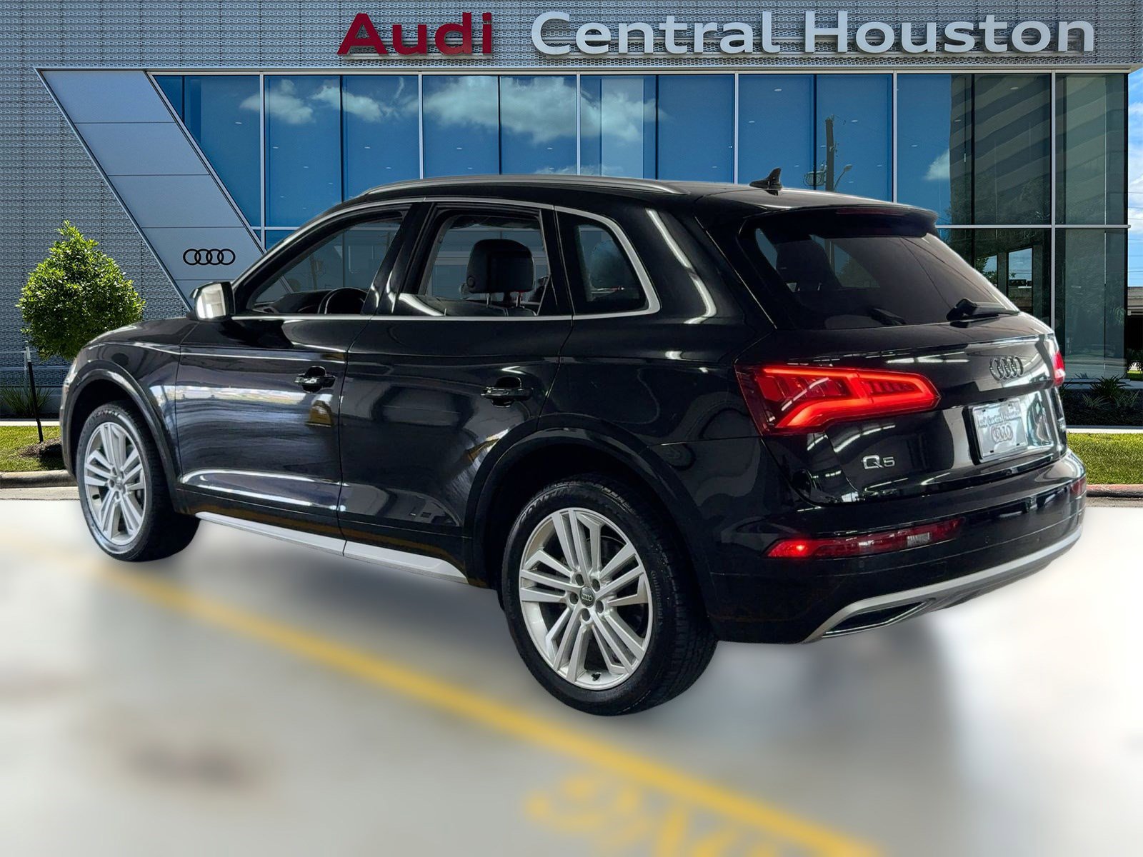 2018 Audi Q5 Premium Plus photo 2