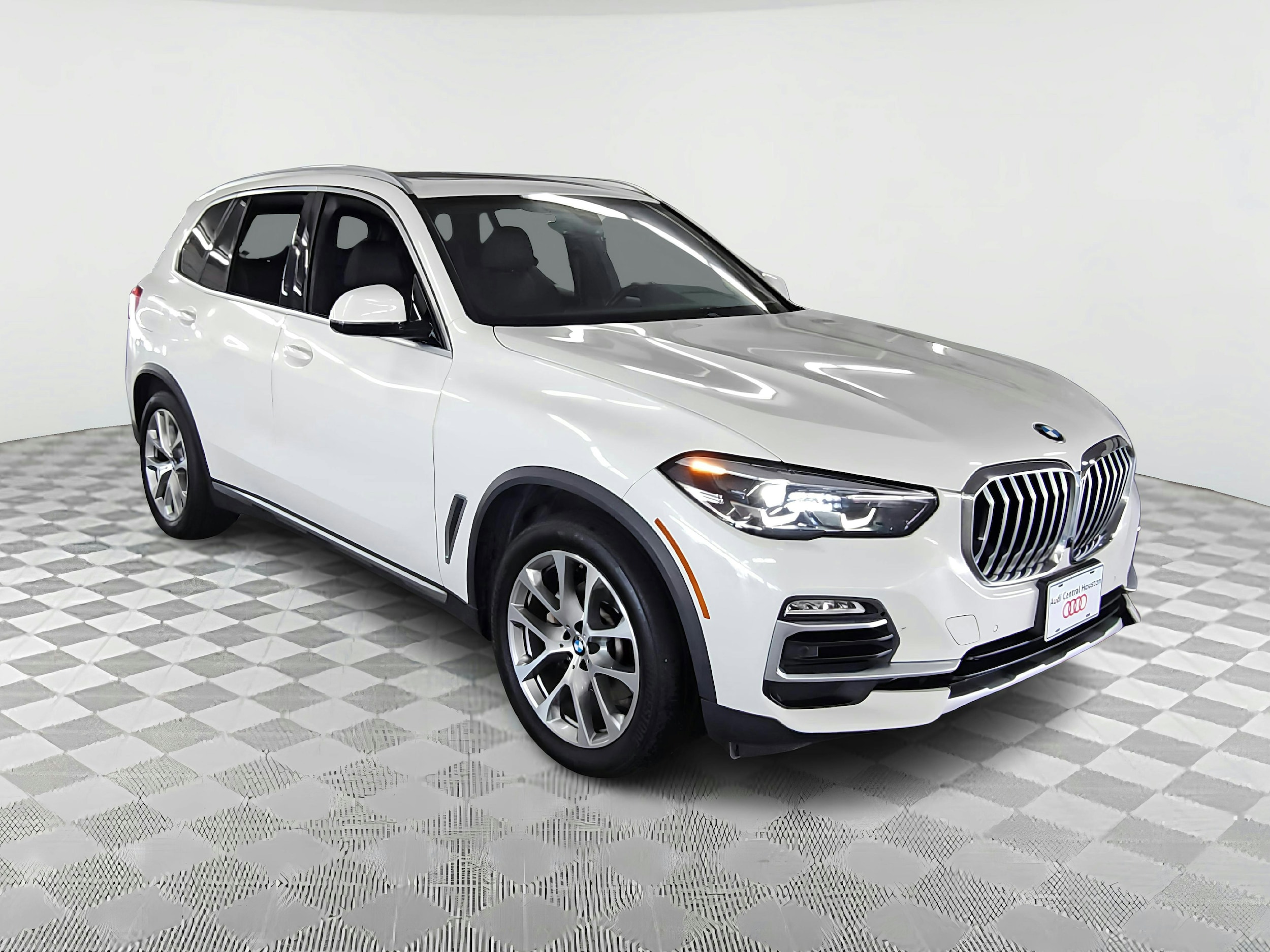 Used 2021 BMW X5 40i with VIN 5UXCR6C06M9F65843 for sale in Houston, TX