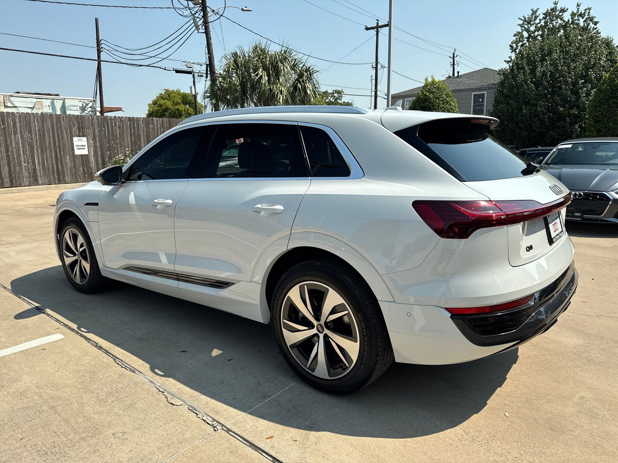 2024 Audi Q8 E-tron Premium Plus photo 3