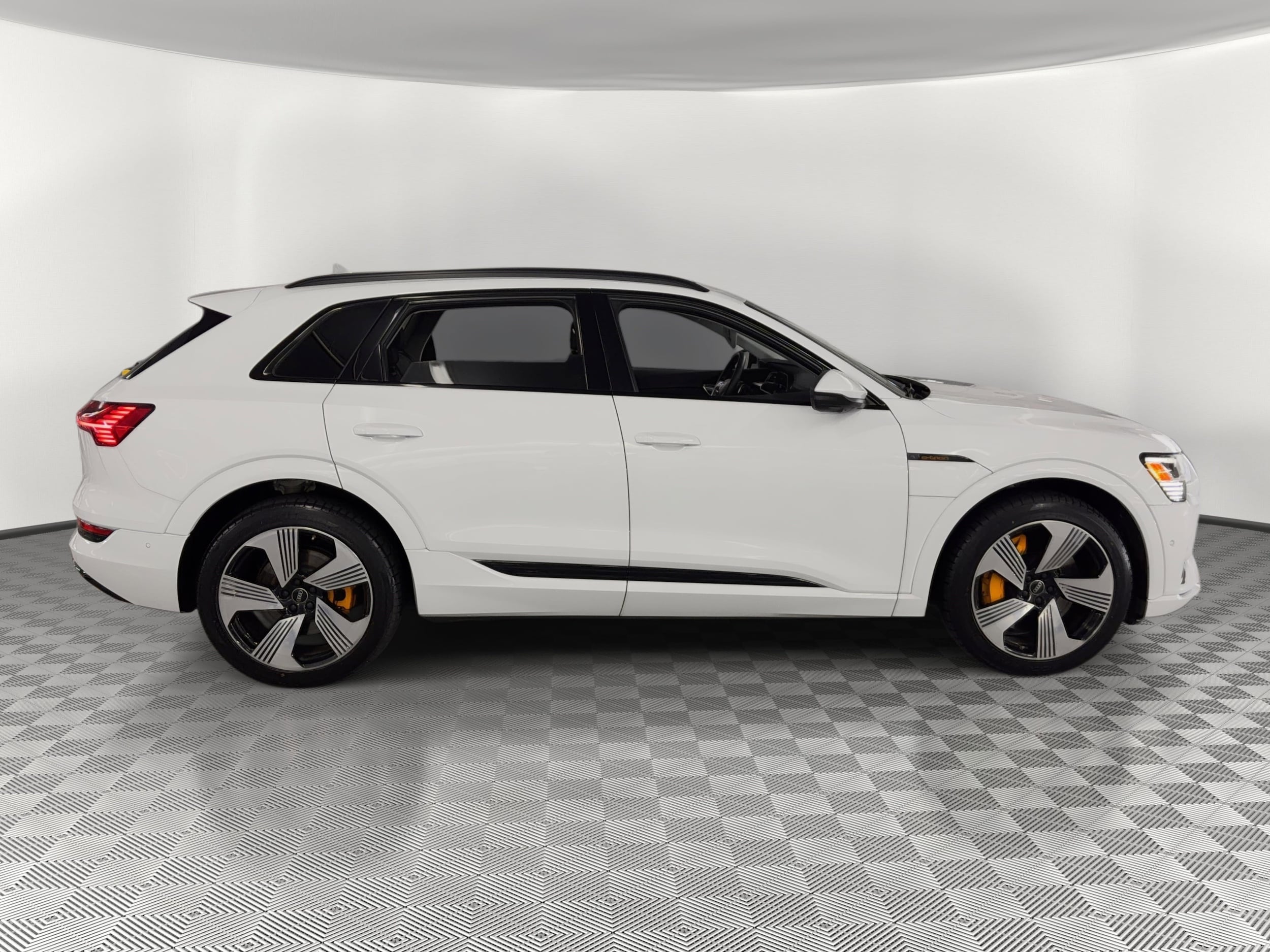 E-tron Premium Plus SUV