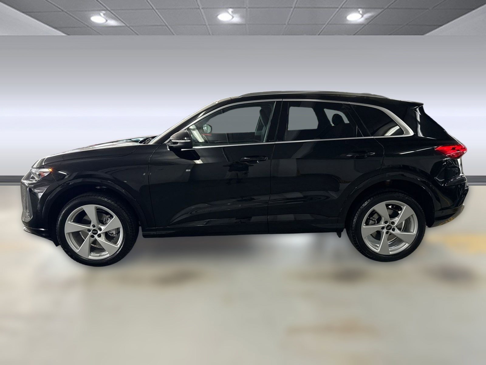 2025 Audi Q5 2.0T Premium Plus photo 2
