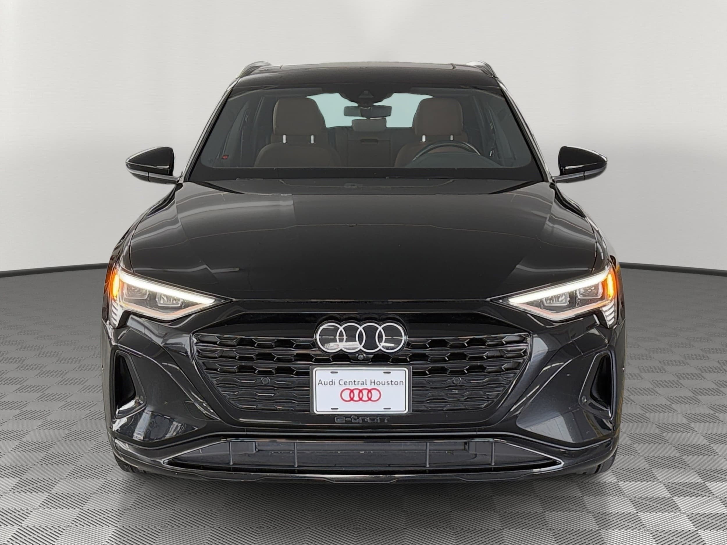Q8 E-tron Premium Plus SUV